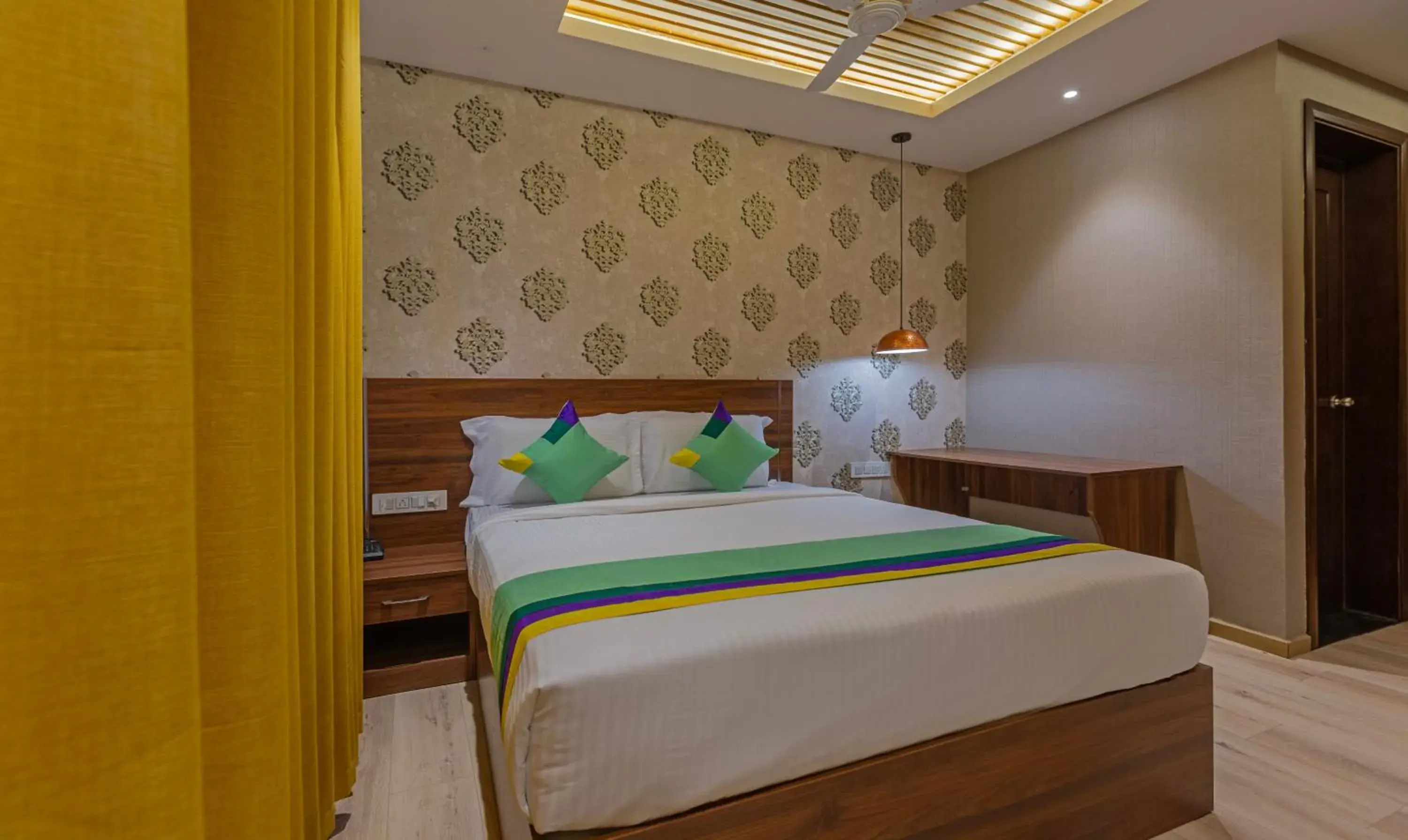 Bedroom, Bed in Treebo Windsor Heights Bedroom, Bed in Treebo Windsor Heights