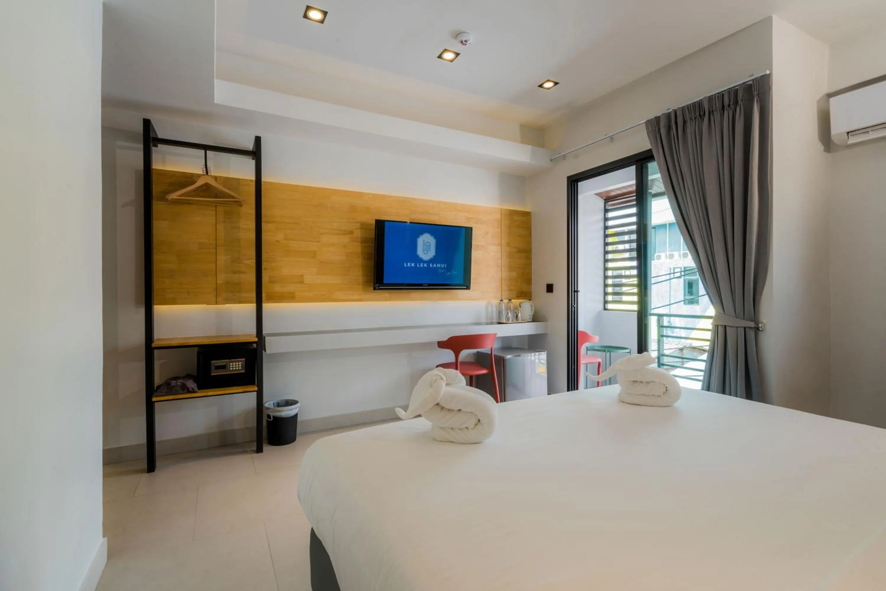 TV and multimedia, Bed in Lek Lek Samui Room X Coffee Bar