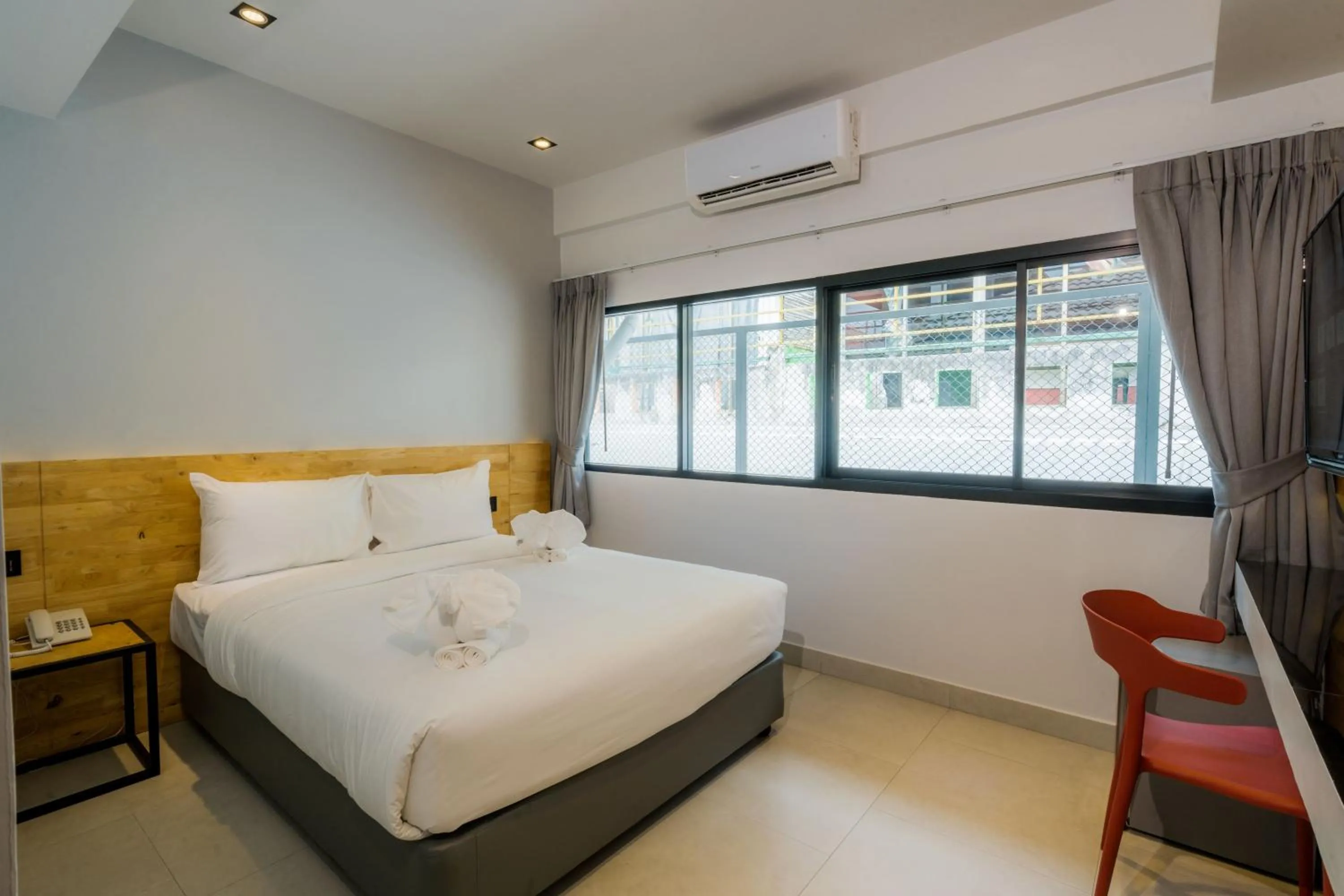 Bed in Lek Lek Samui Room X Coffee Bar