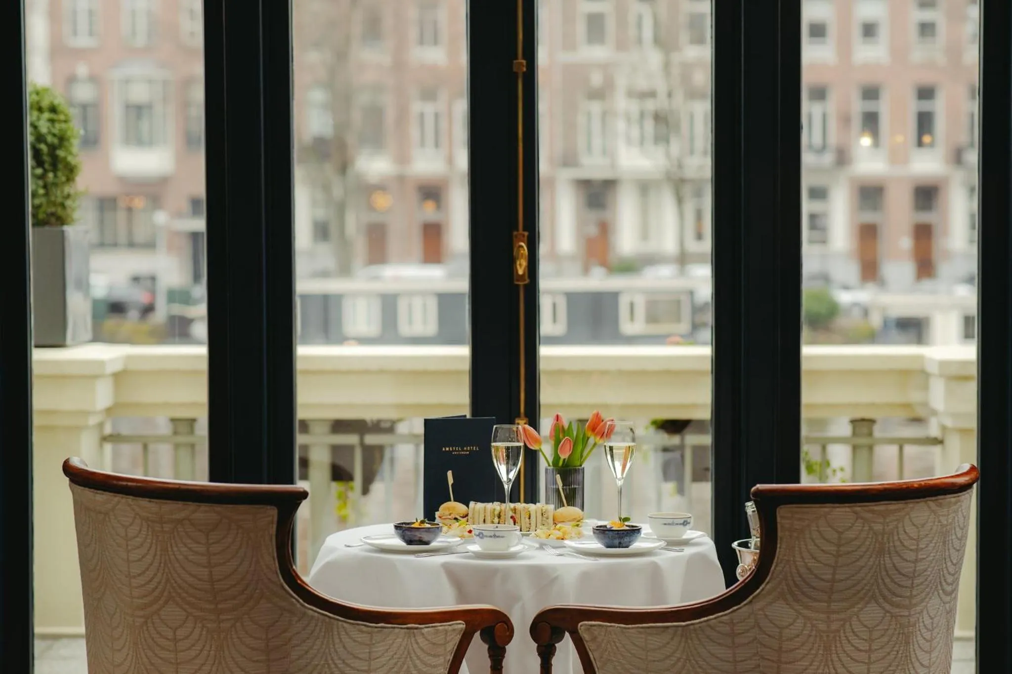 Lounge or bar in InterContinental Amstel Amsterdam by IHG
