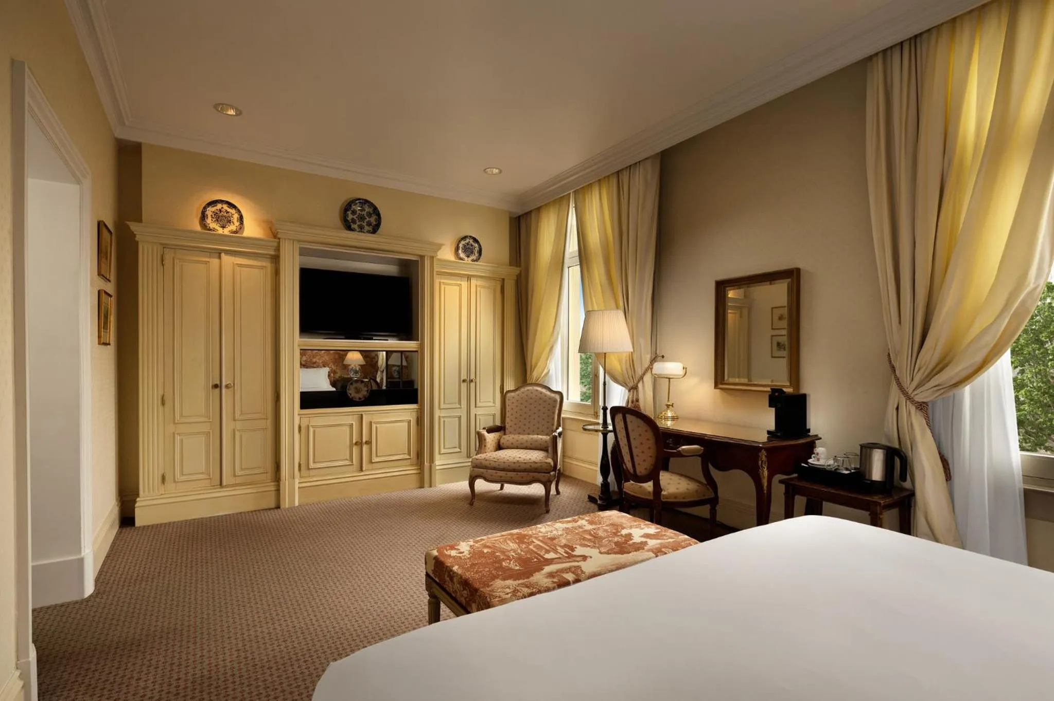 Photo of the whole room, Bed in InterContinental Amstel Amsterdam by IHG