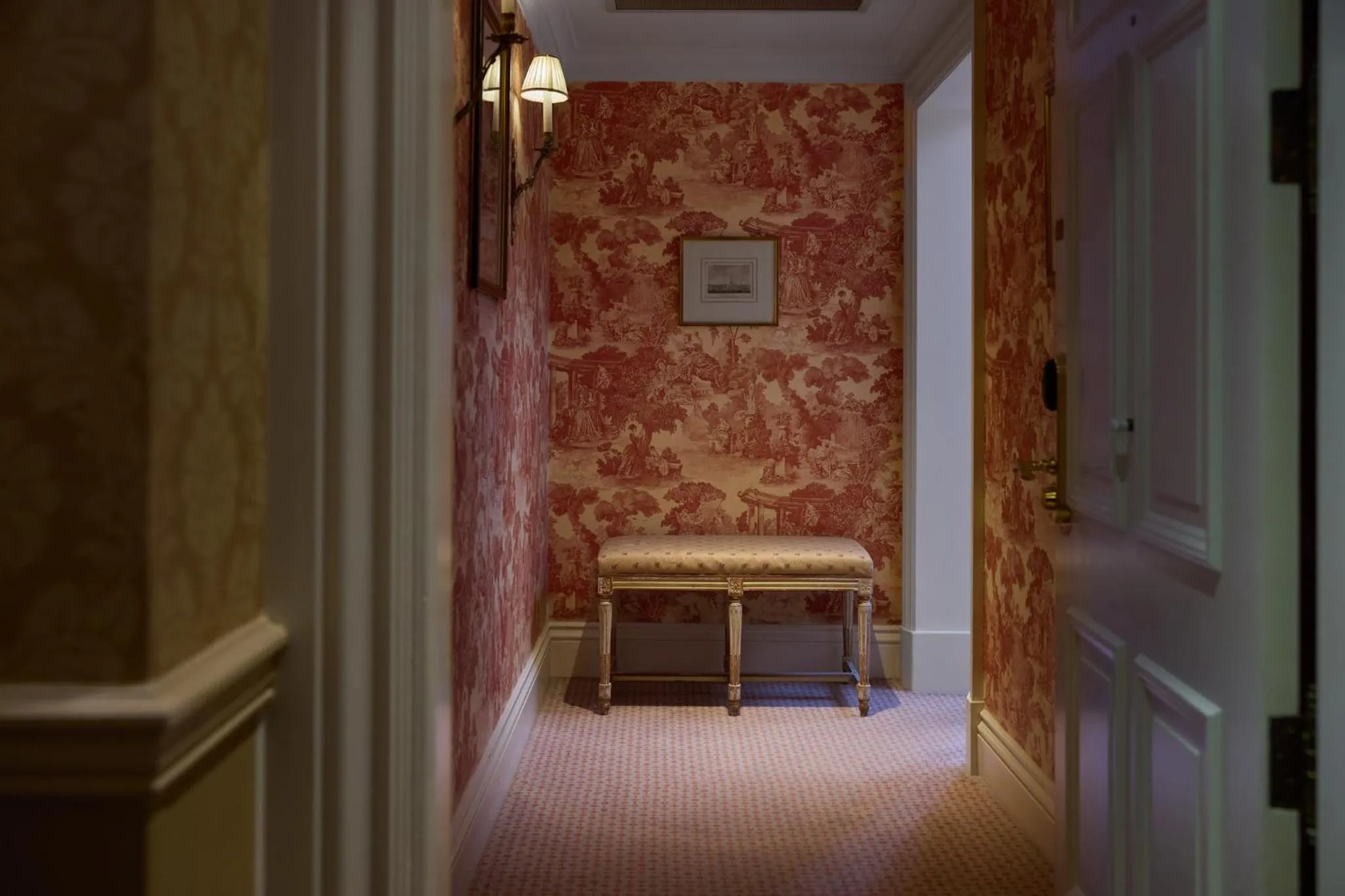 Photo of the whole room in InterContinental Amstel Amsterdam by IHG