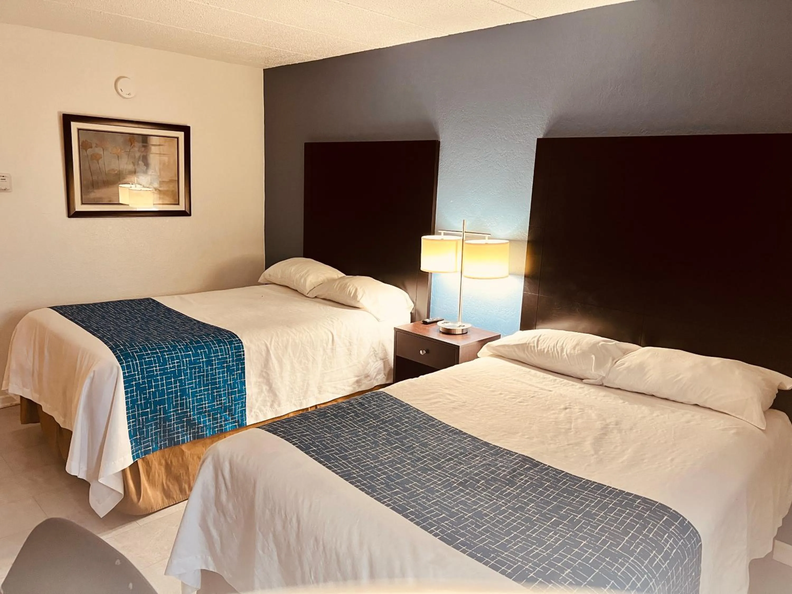 Bed in Travelodge by Wyndham Valleyfair Shakopee