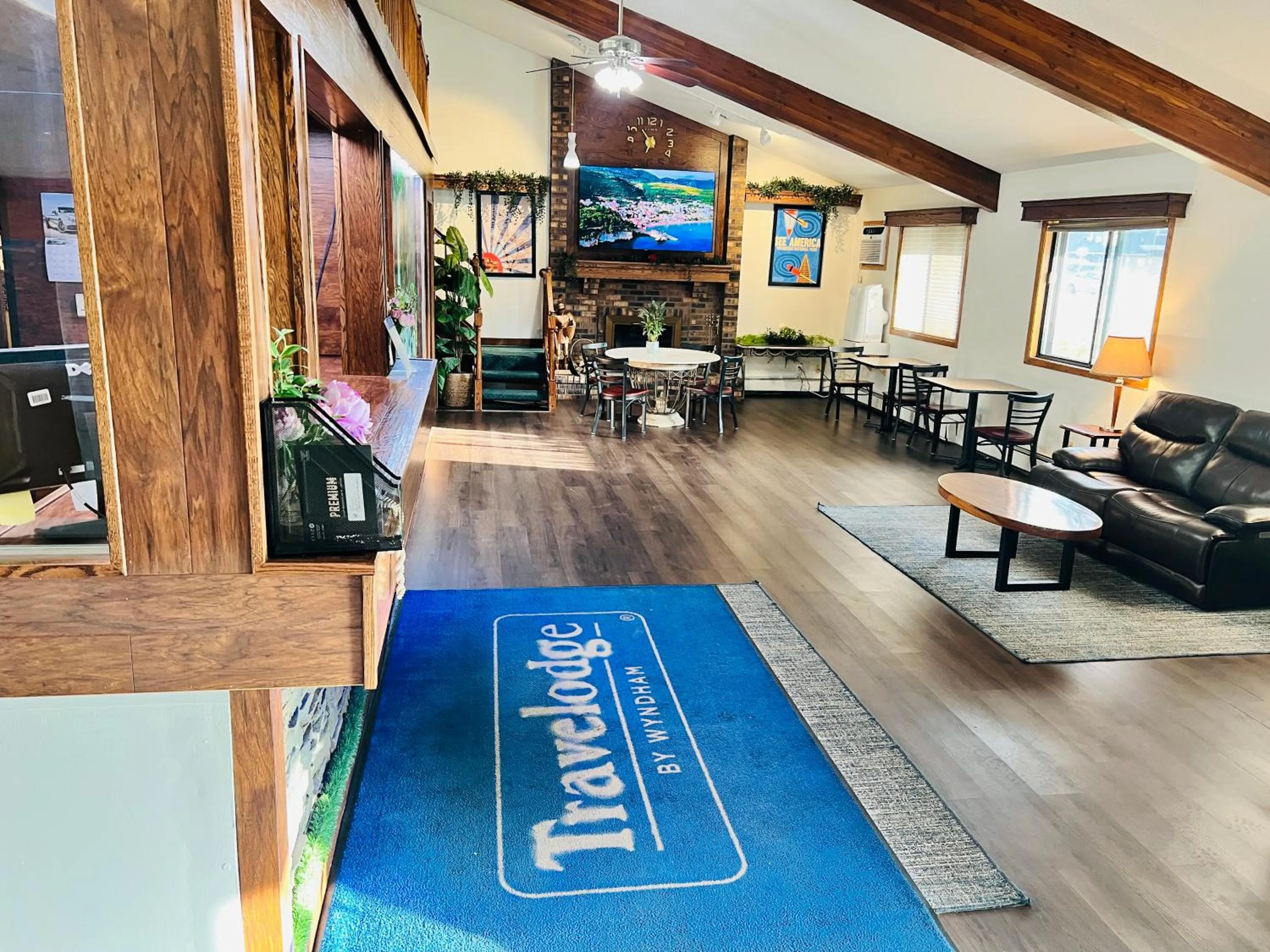 Lobby or reception in Travelodge by Wyndham Valleyfair Shakopee