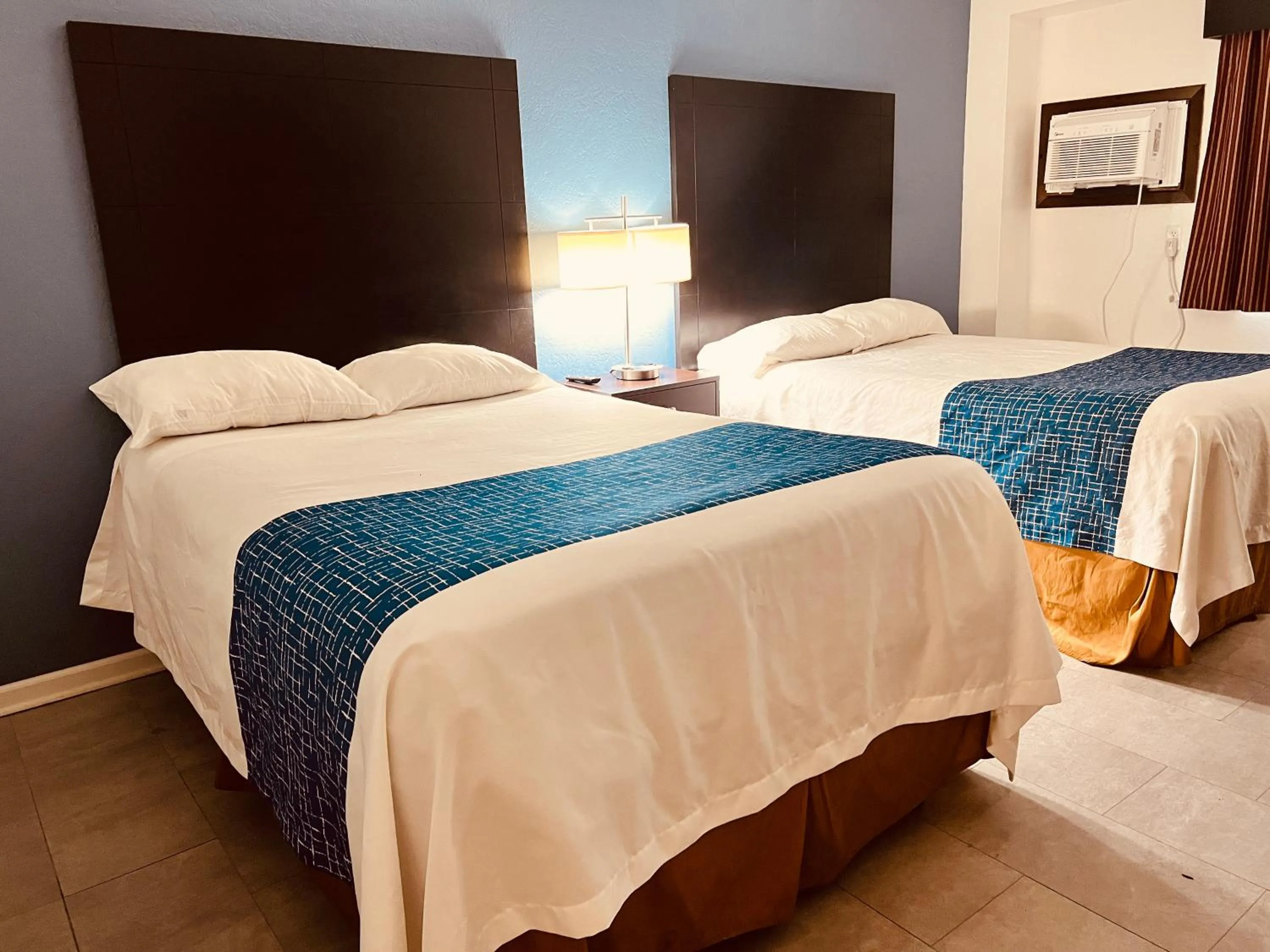 Bedroom, Bed in Travelodge by Wyndham Valleyfair Shakopee