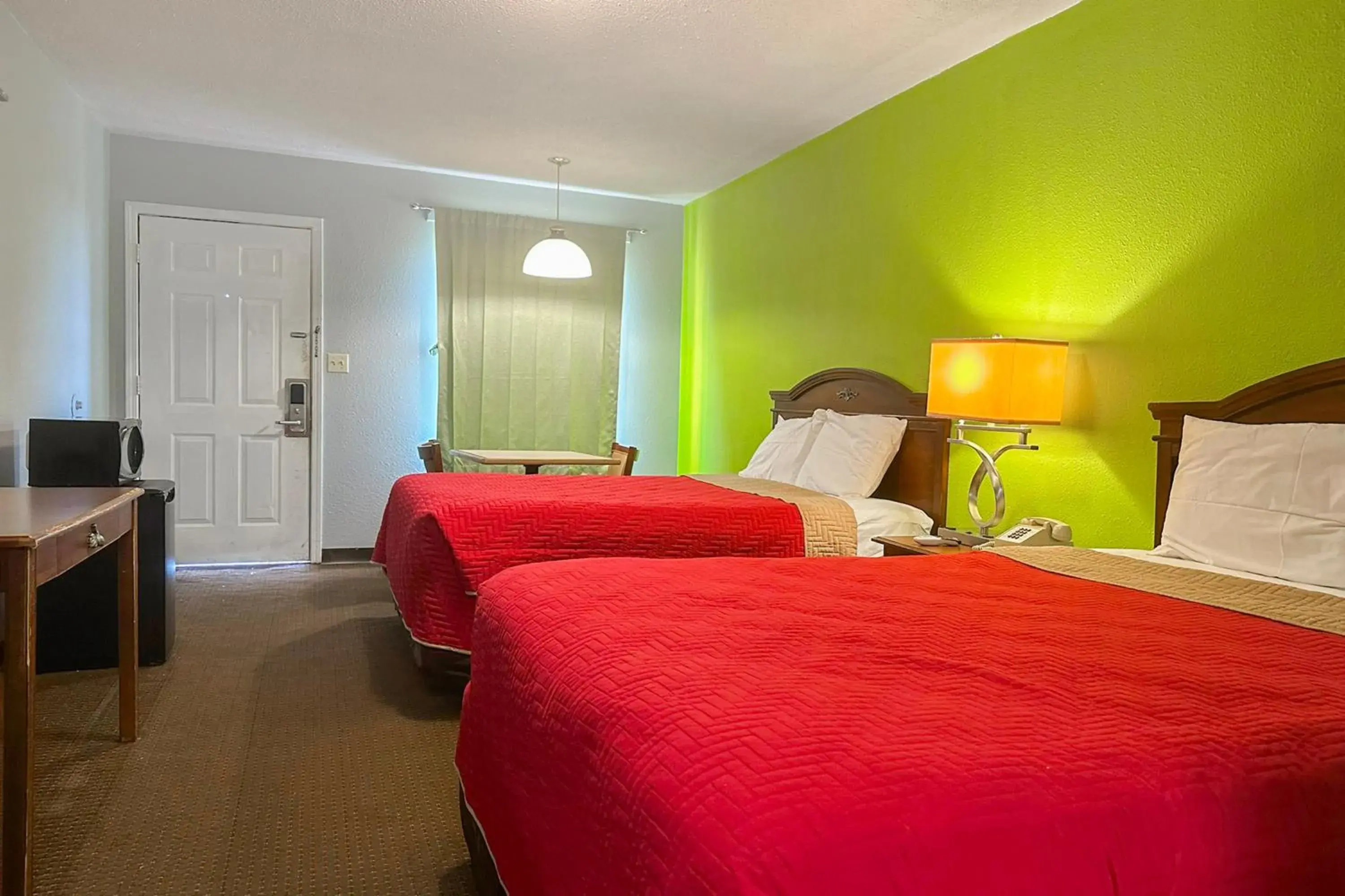 Bedroom, Bed in OYO Hickory House Inn Bedroom, Bed in OYO Hickory House Inn