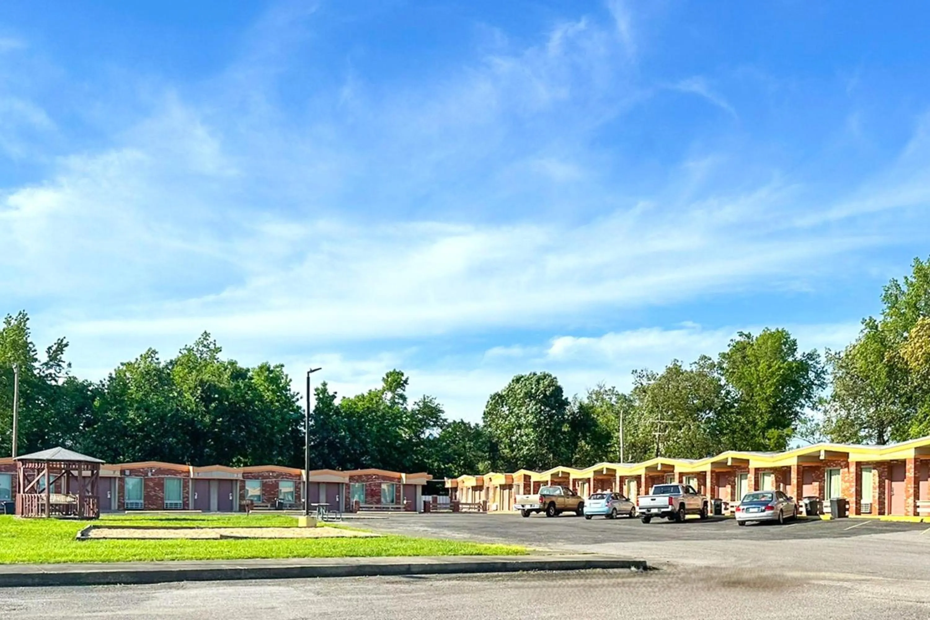 Property building in OYO Hickory House Inn