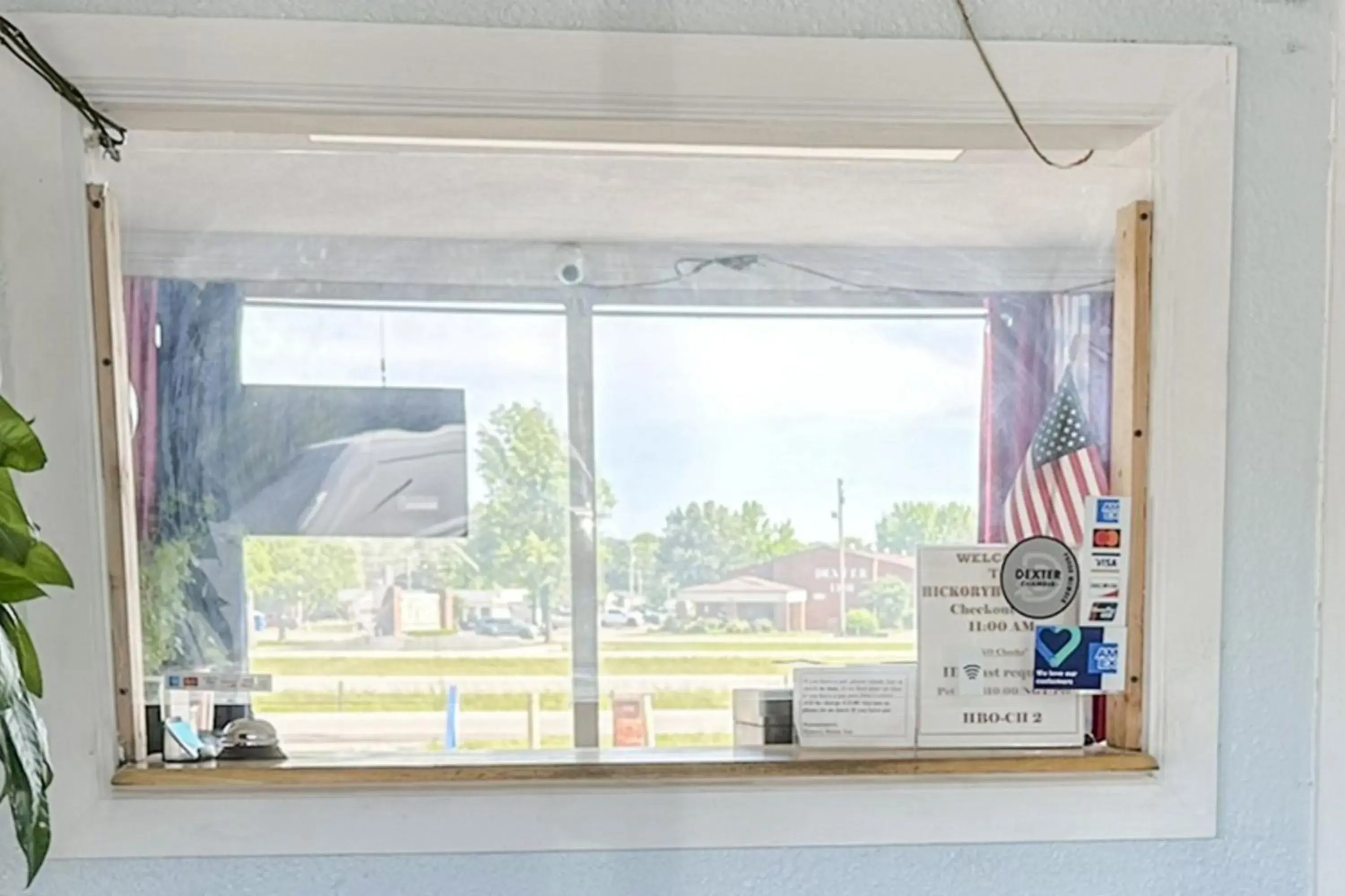 Lobby or reception in OYO Hickory House Inn Lobby or reception in OYO Hickory House Inn