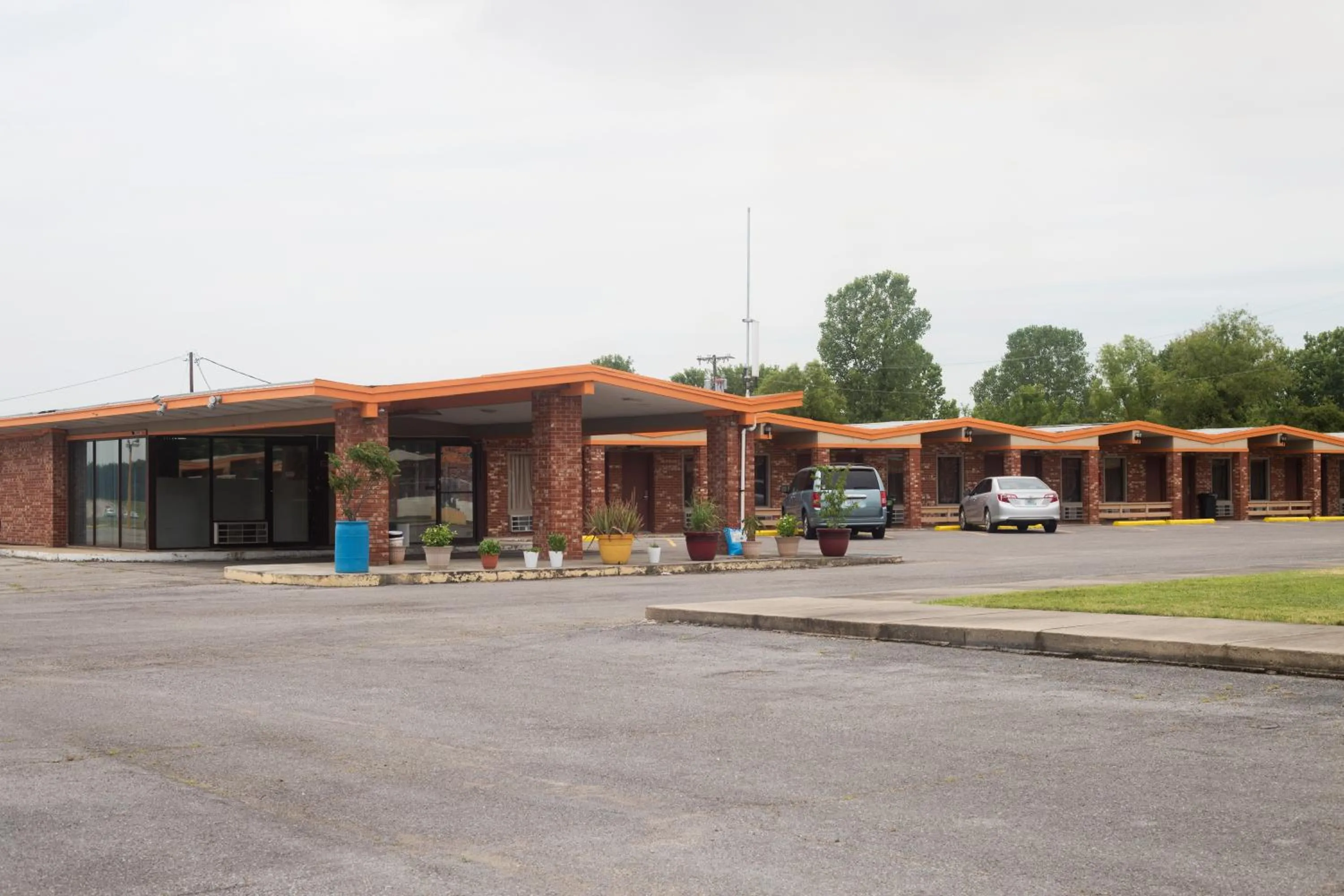 OYO Hickory House Inn