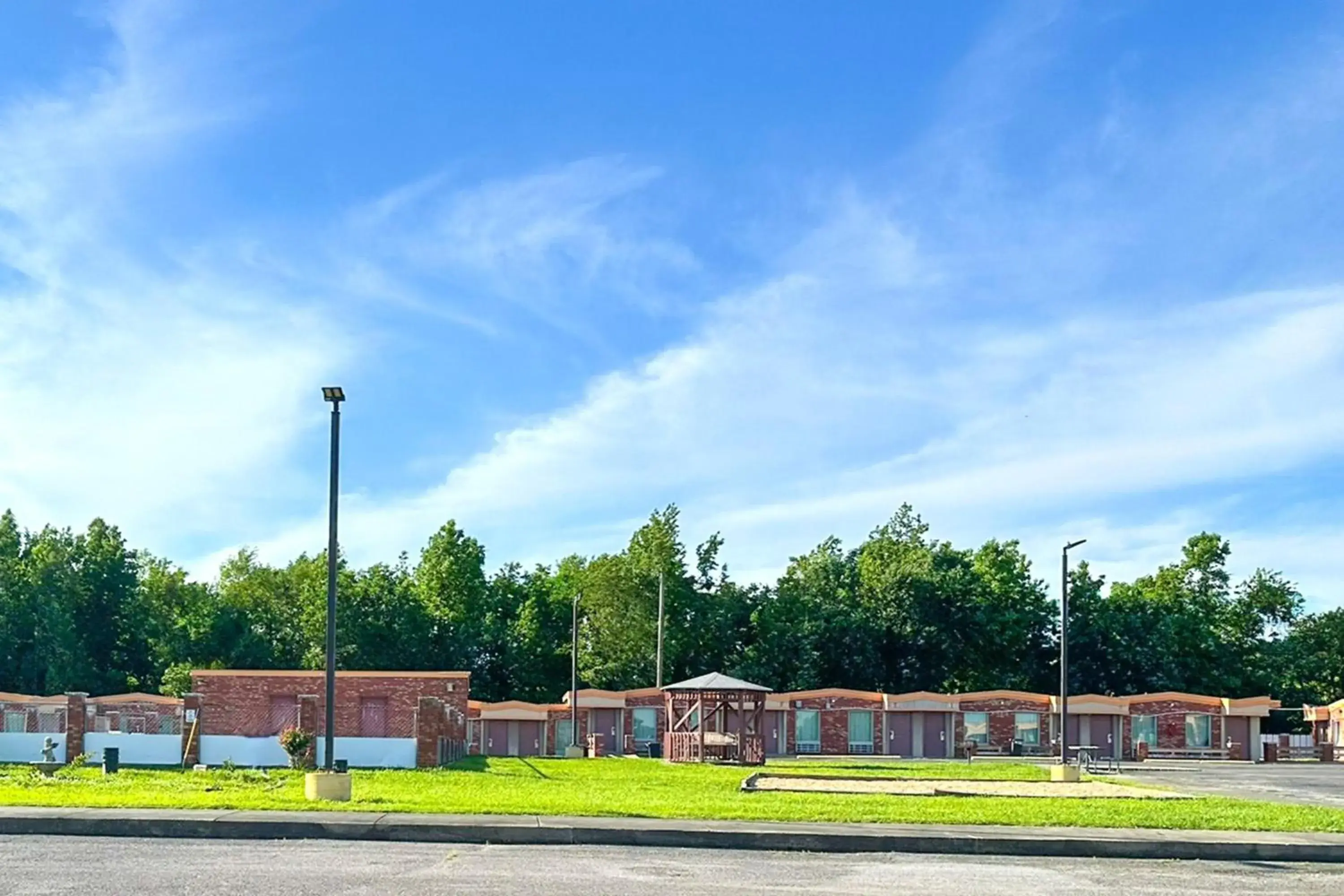 Facade/entrance in OYO Hickory House Inn Facade/entrance in OYO Hickory House Inn