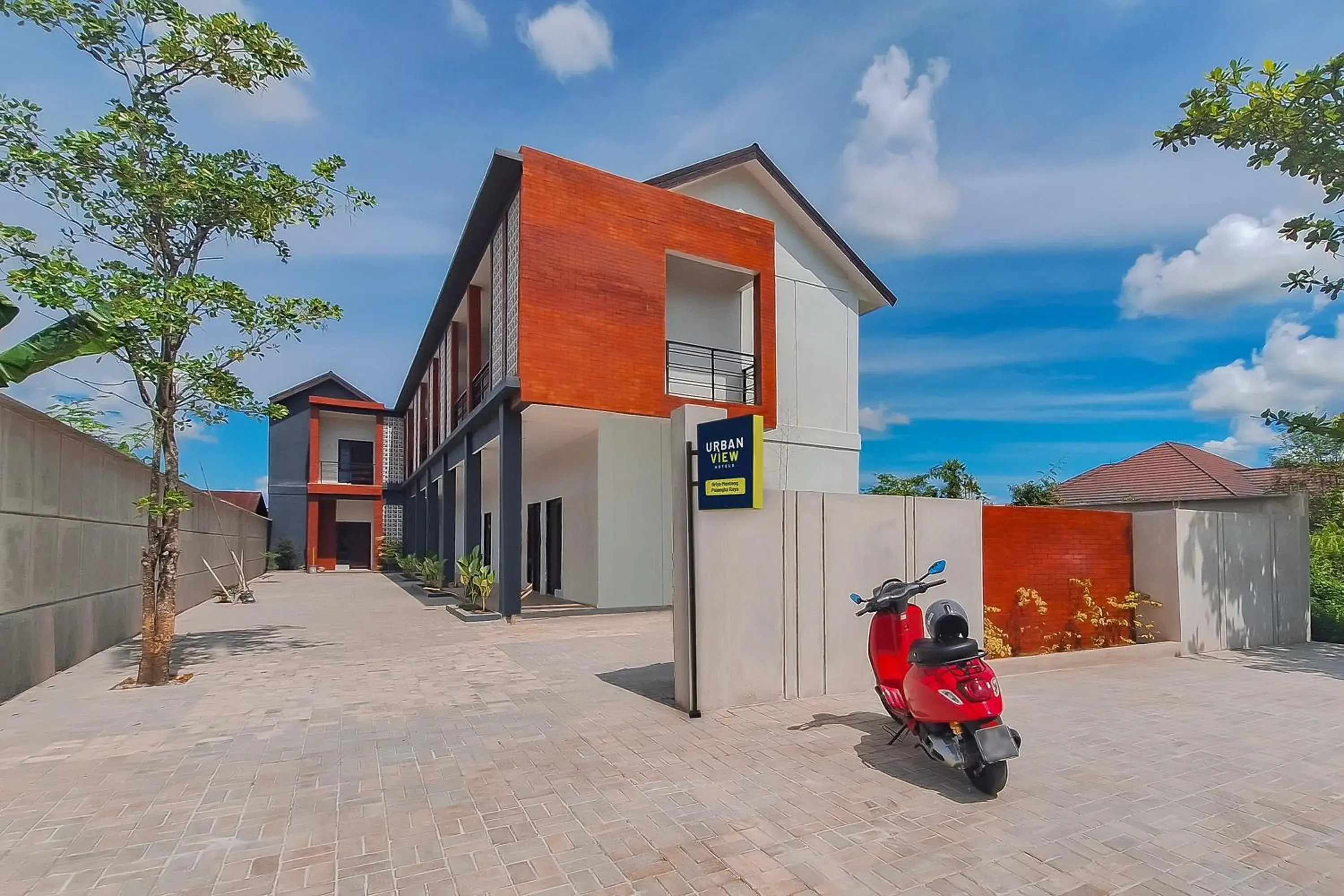 Property building in Urbanview Hotel Griya Menteng Palangkaraya by RedDoorz Property building in Urbanview Hotel Griya Menteng Palangkaraya by RedDoorz