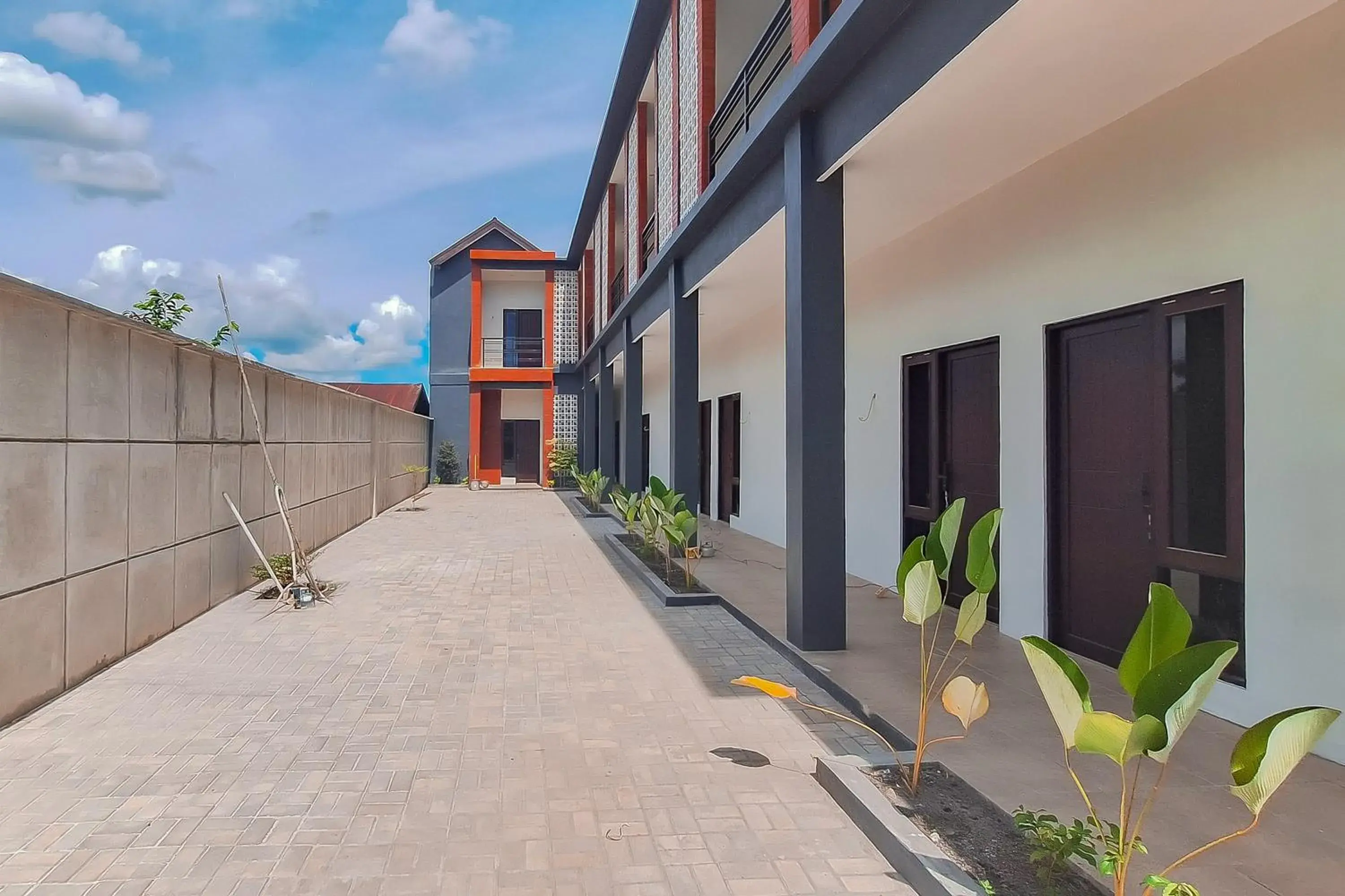 Property building in Urbanview Hotel Griya Menteng Palangkaraya by RedDoorz Property building in Urbanview Hotel Griya Menteng Palangkaraya by RedDoorz