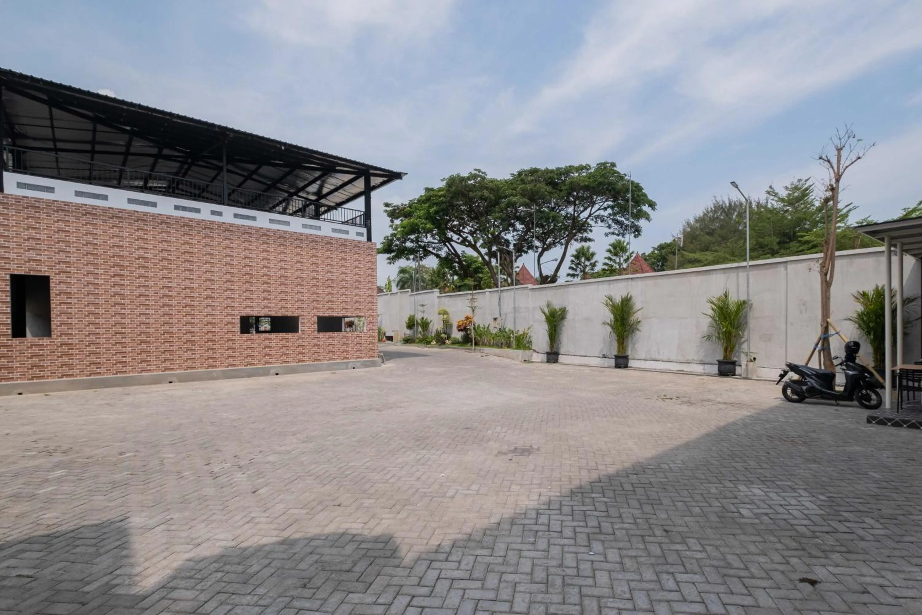 Parking in Sans WM Hotel Blitar