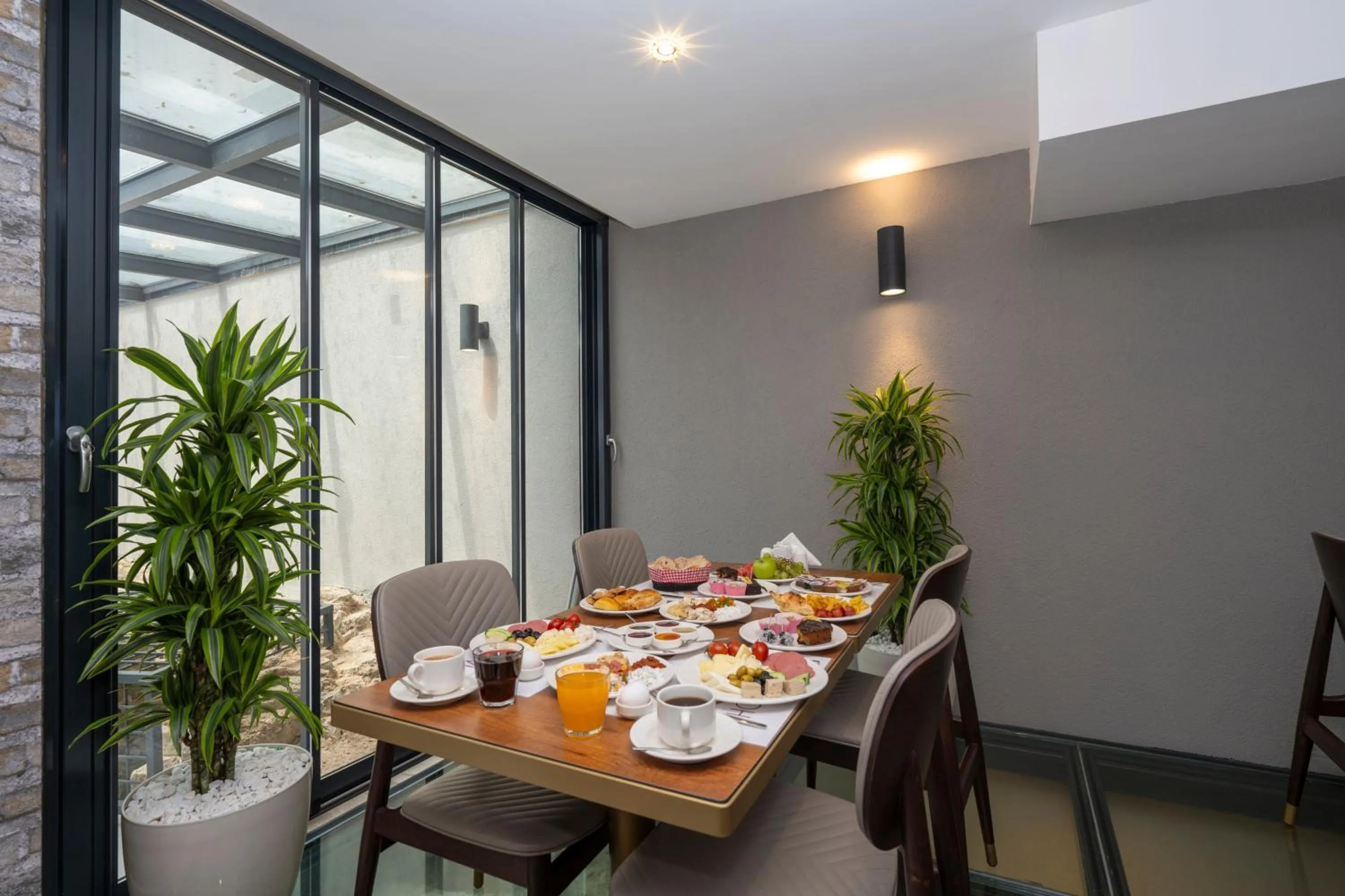 Breakfast in Hotel Ravi