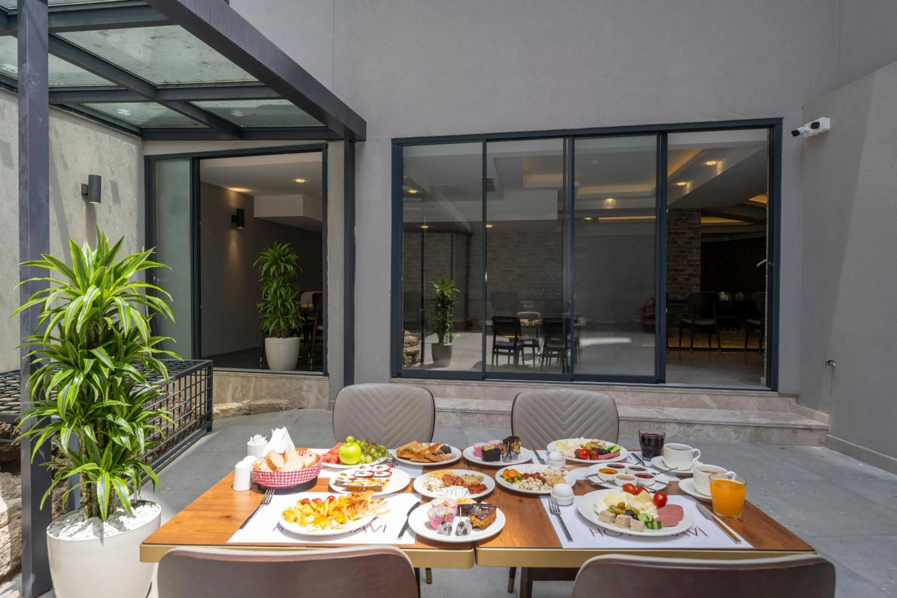 Food and drinks in Hotel Ravi