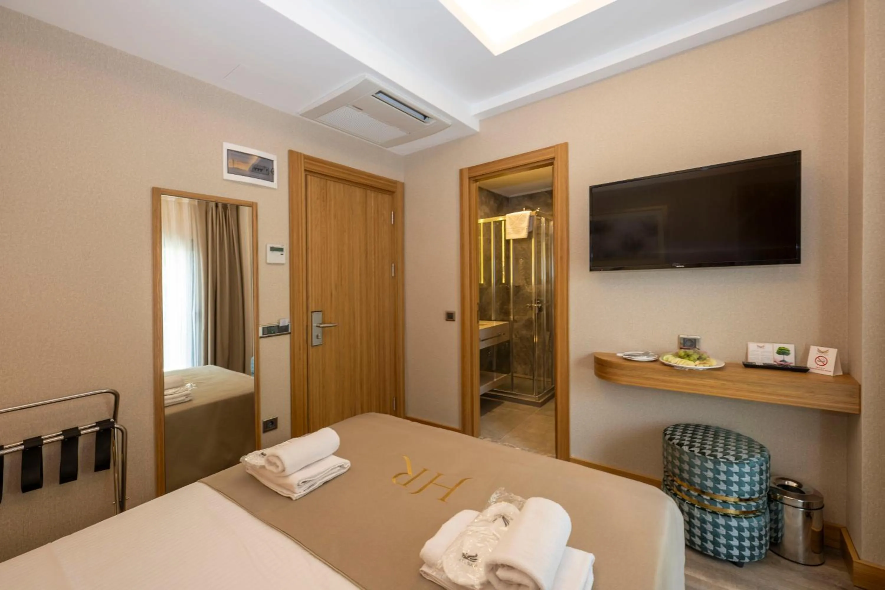 Photo of the whole room, Bed in Hotel Ravi