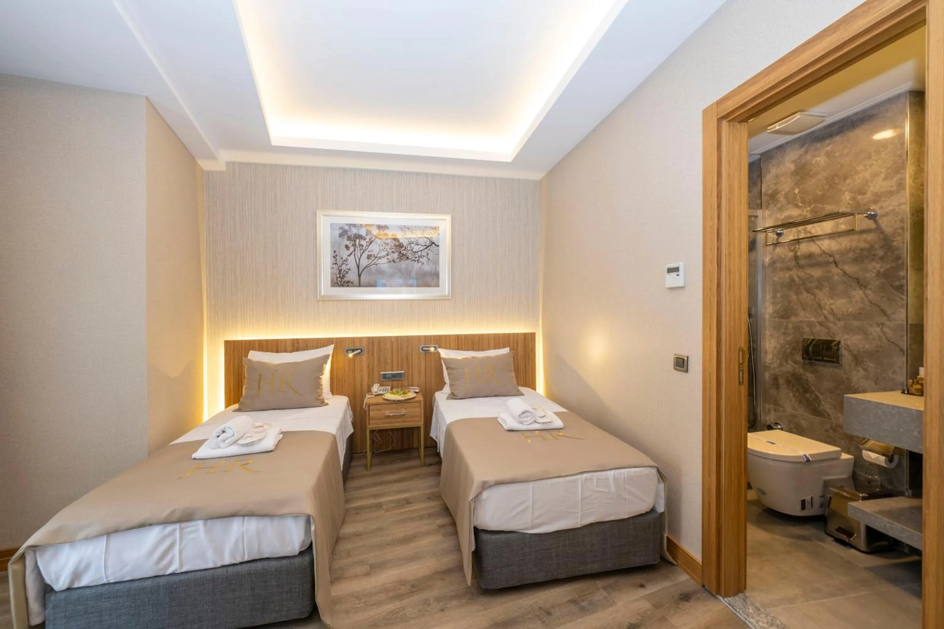 Toilet, Bed in Hotel Ravi