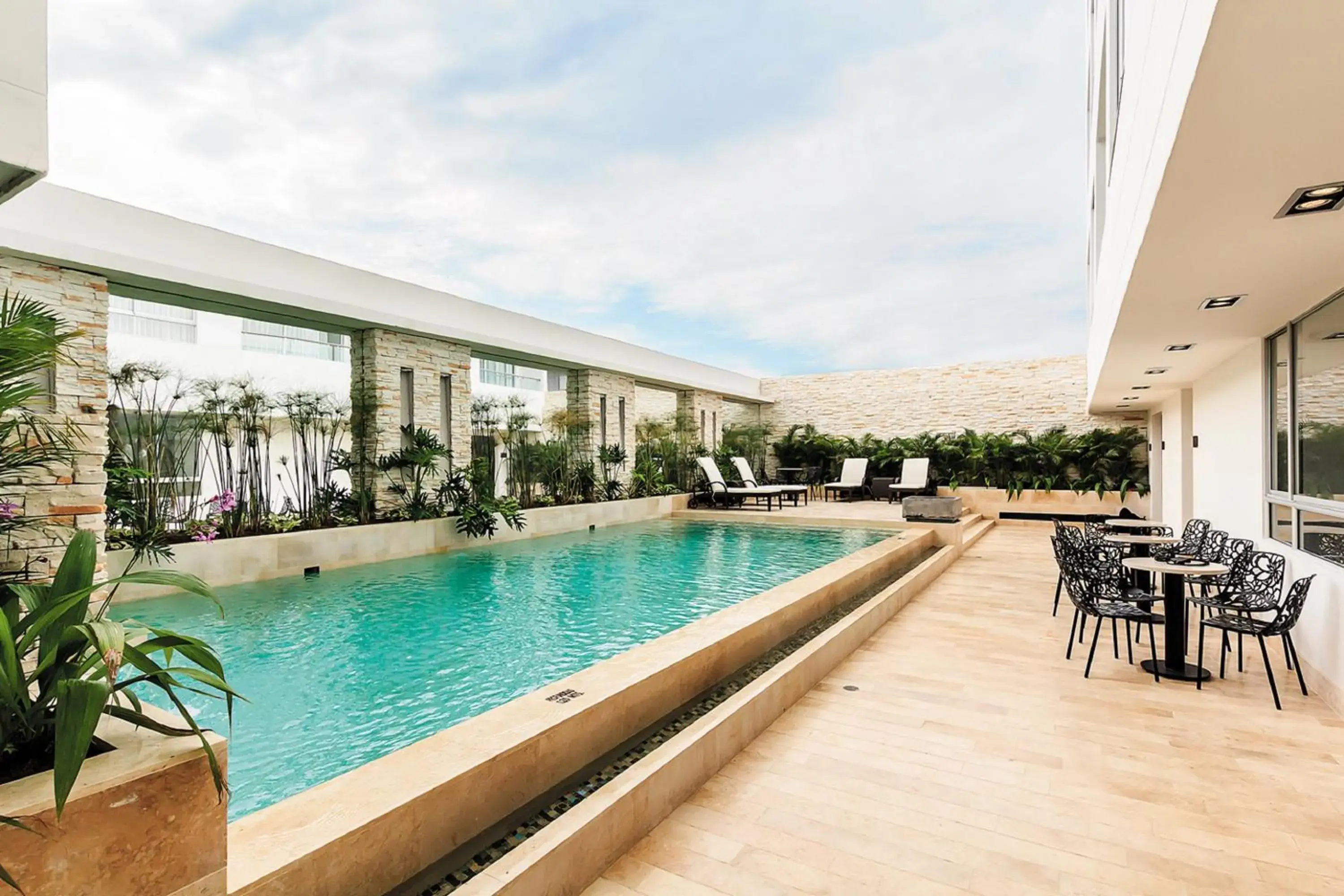 Swimming pool in Hotel Estelar Yopal Swimming pool in Hotel Estelar Yopal