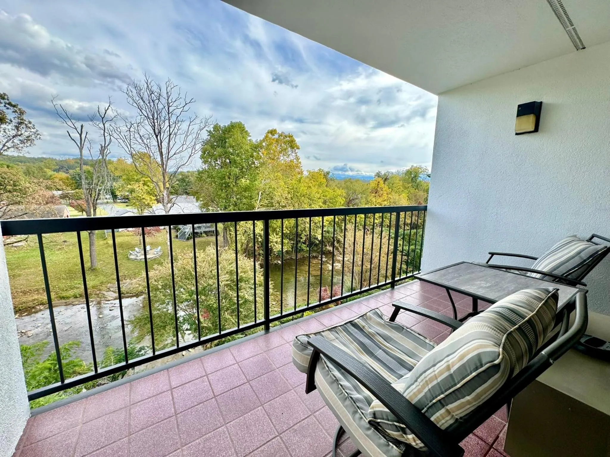 Patio in Rivergate Mountain Lodge