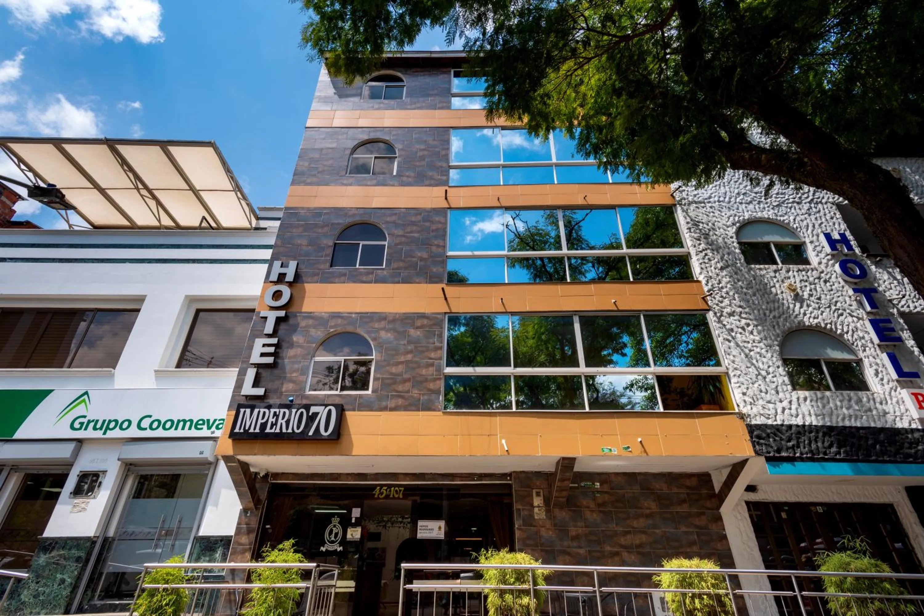 Property building in Ayenda 1234 Imperio 70