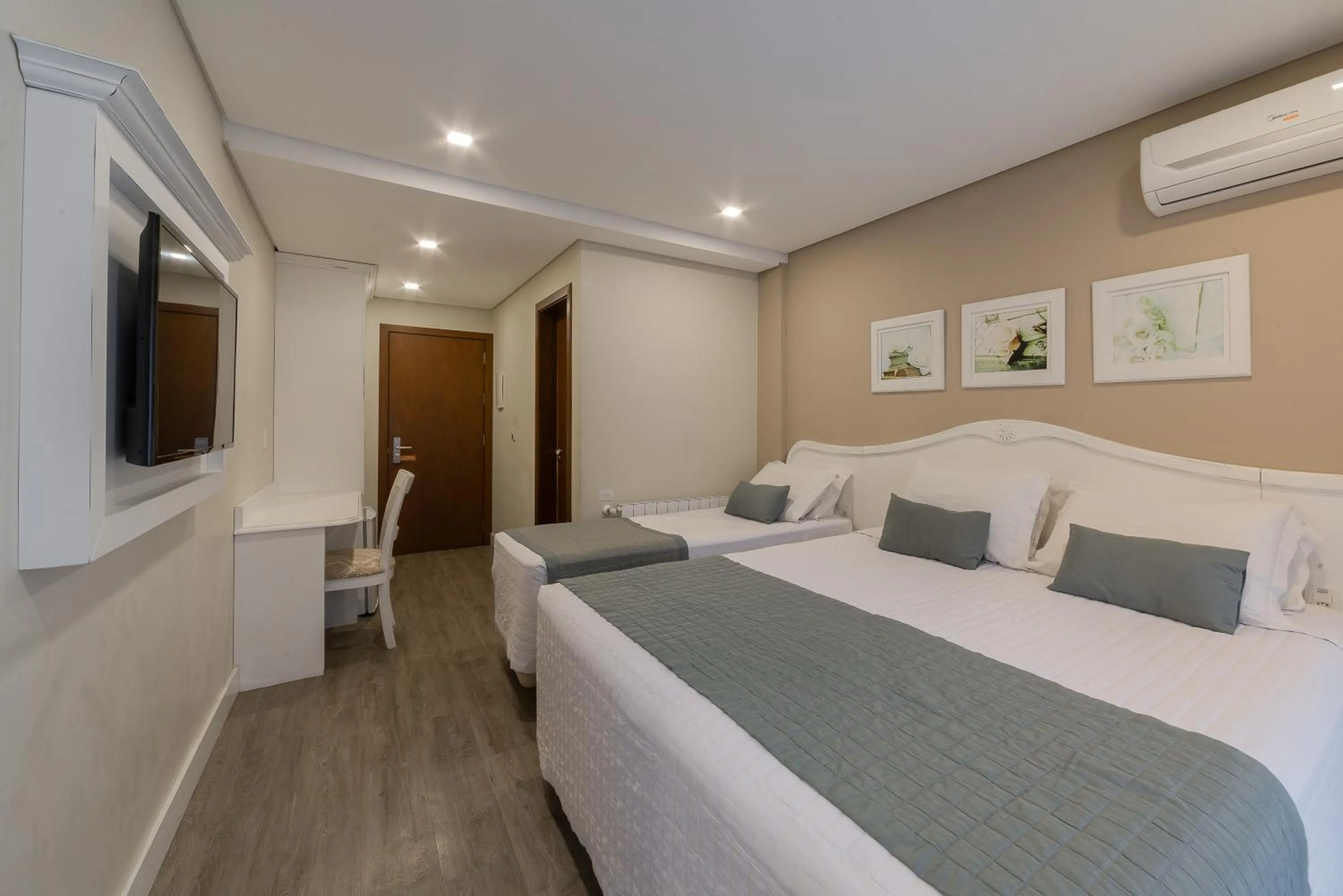 Bed in Hotel Monte Felice Bosque