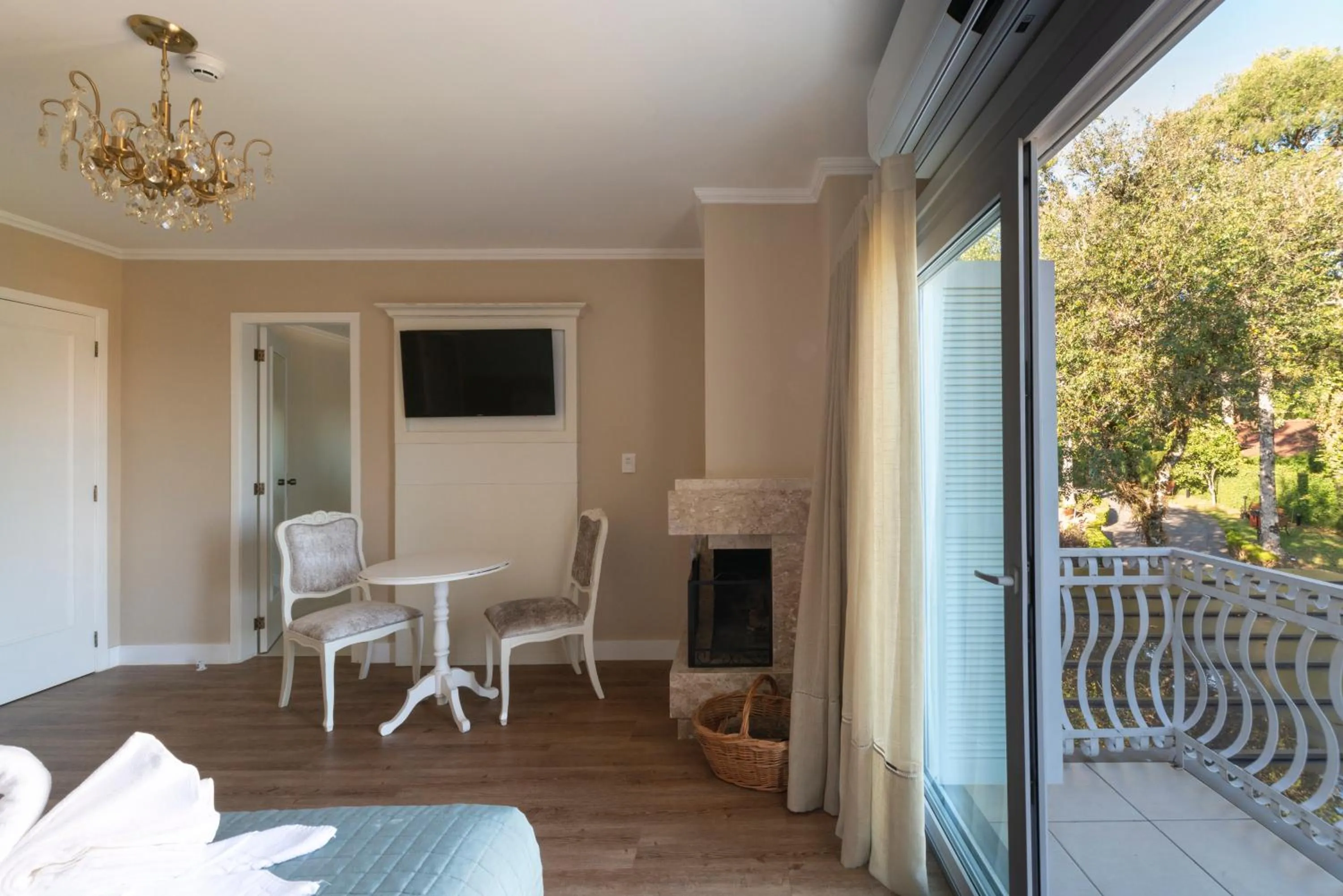 TV and multimedia in Hotel Monte Felice Bosque