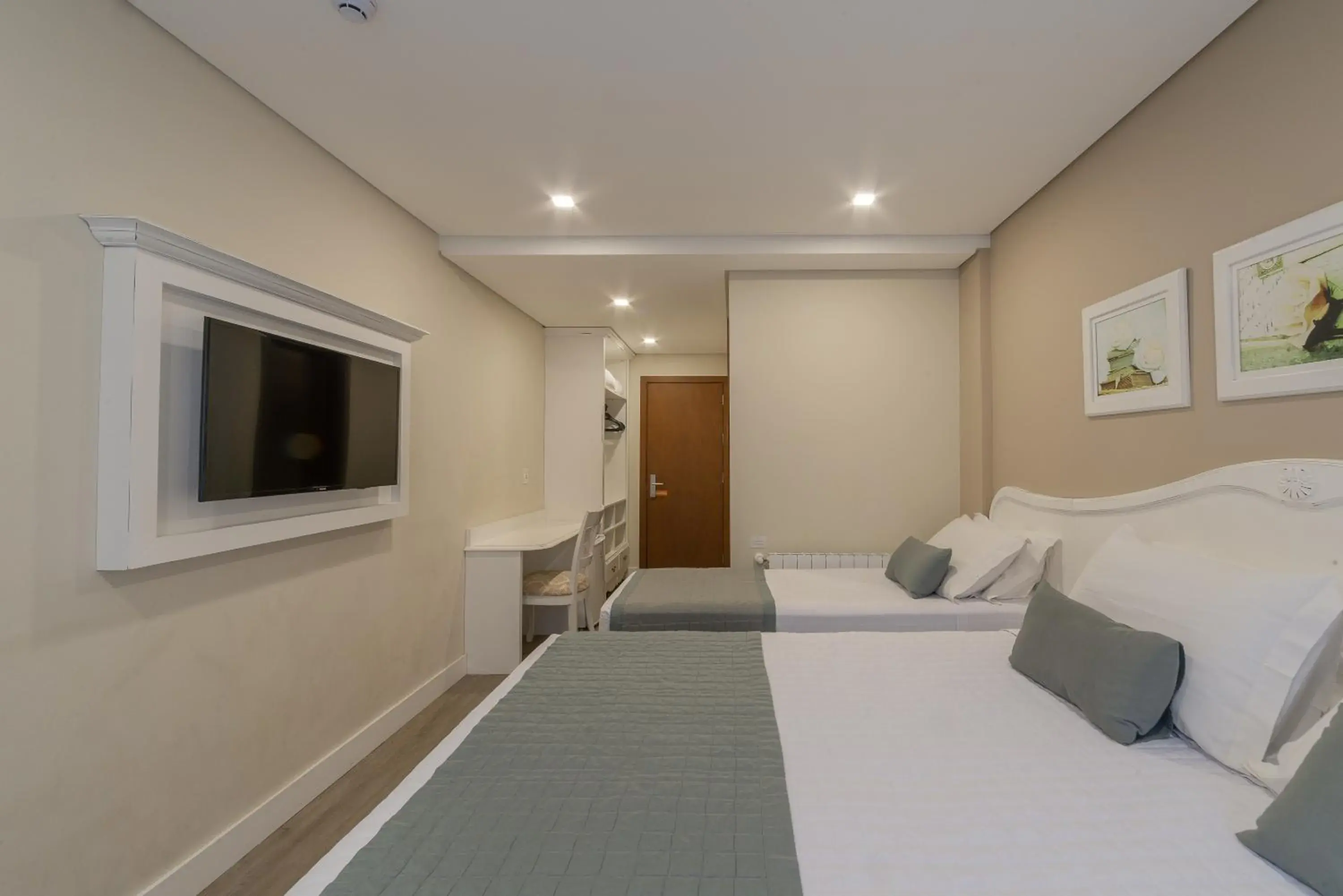 Luxury Triple Room in Hotel Monte Felice Bosque Luxury Triple Room in Hotel Monte Felice Bosque