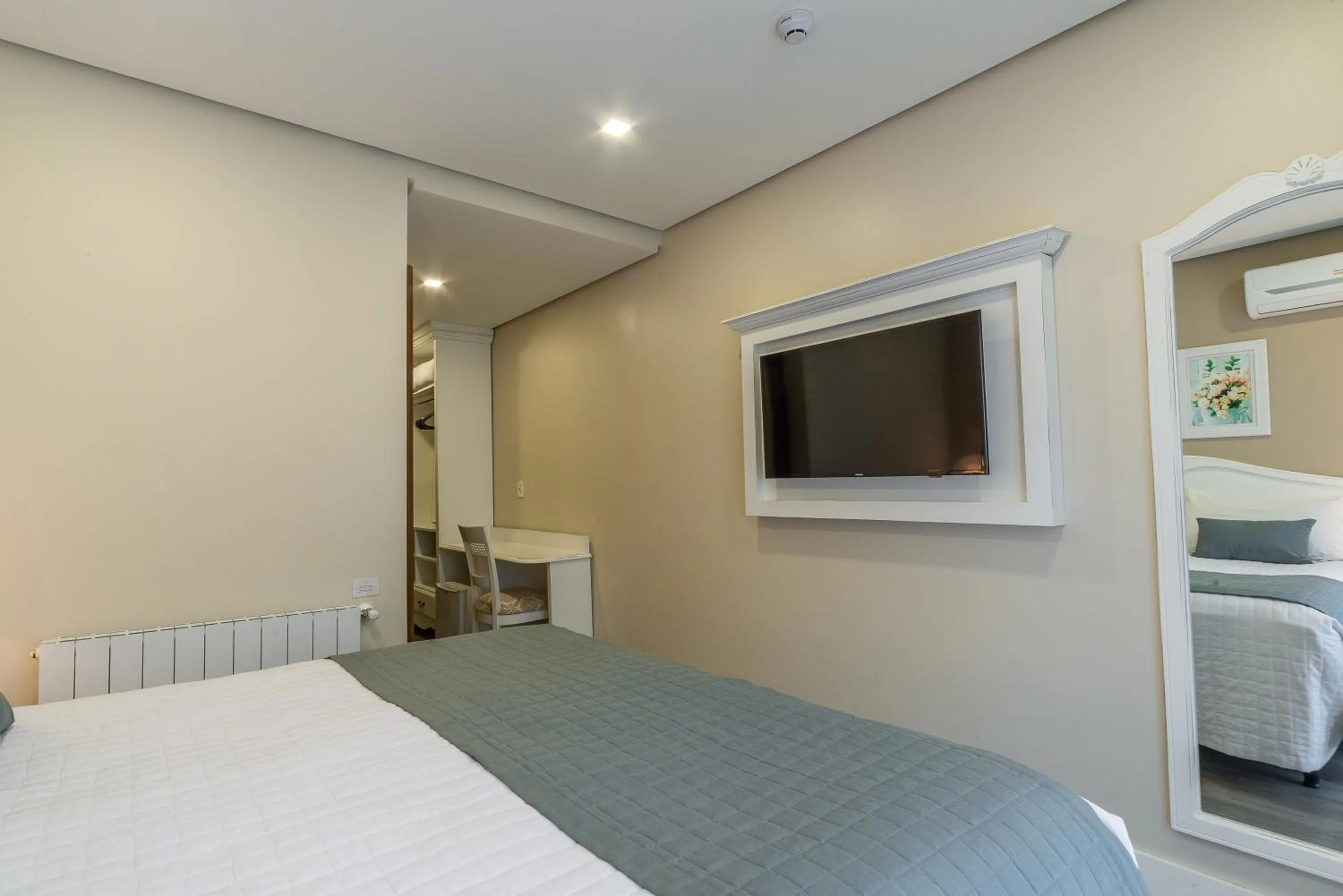 Bed in Hotel Monte Felice Bosque