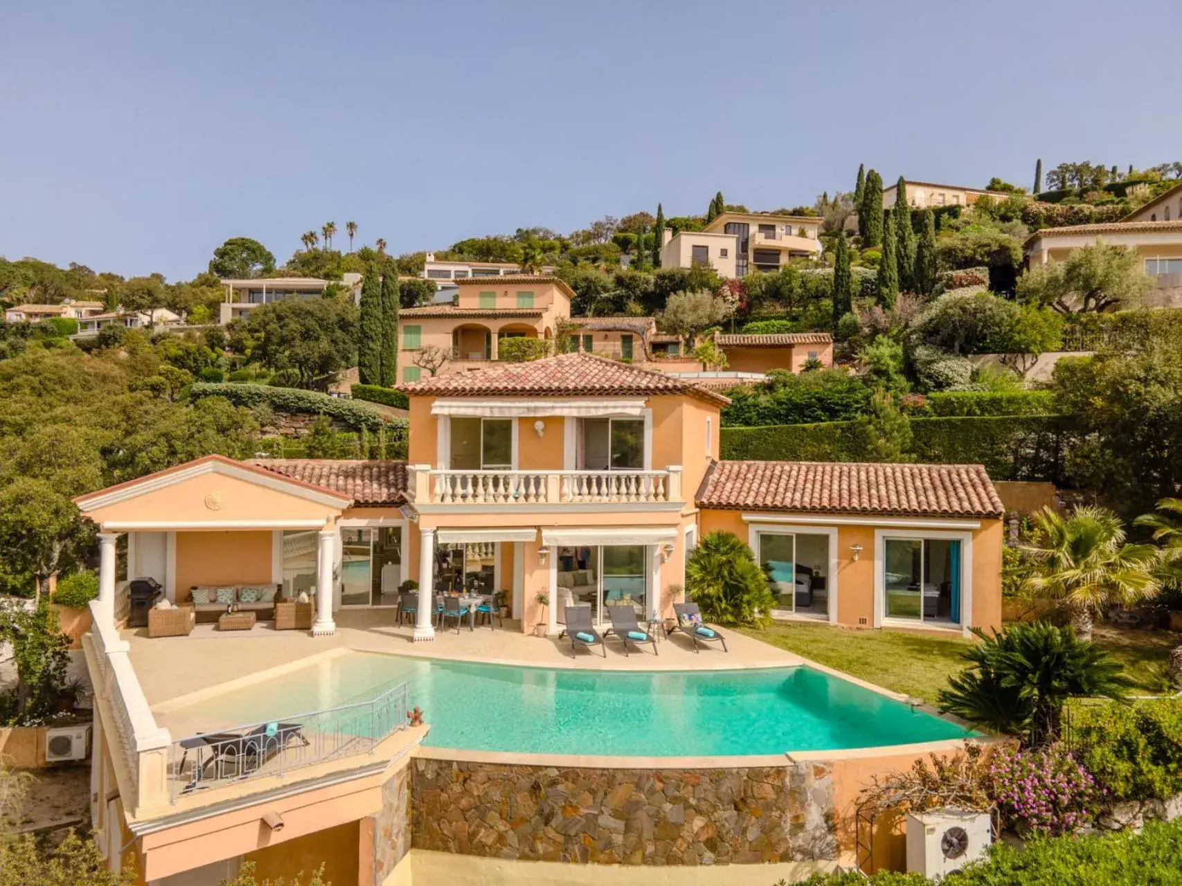 Provenzalische Villa Maison des Loups - Garten mit Meerblick und Infinity Pool by Riviera HomeLife Provenzalische Villa Maison des Loups - Garten mit Meerblick und Infinity Pool by Riviera HomeLife