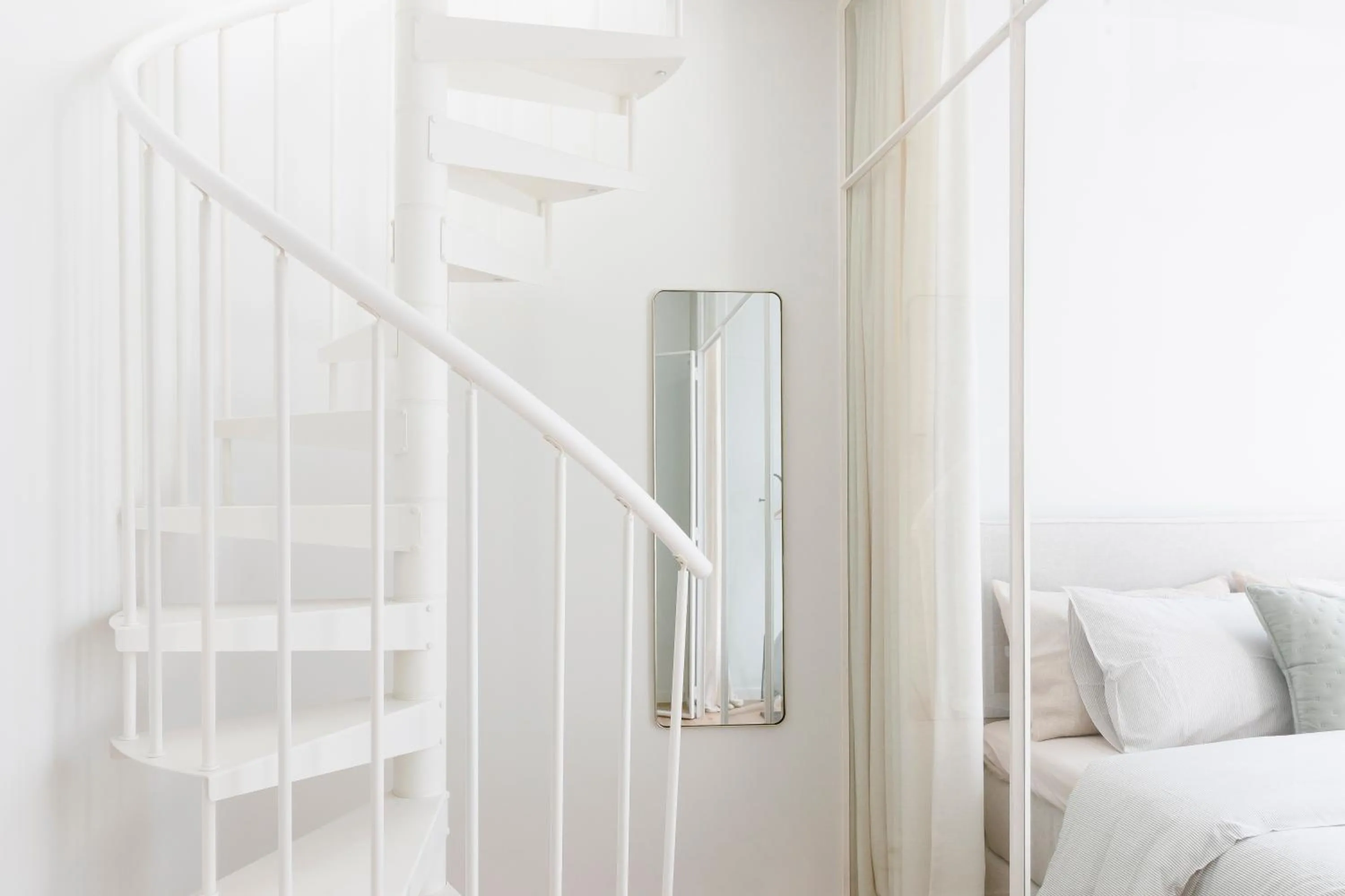 Bed in High-end flats at South area