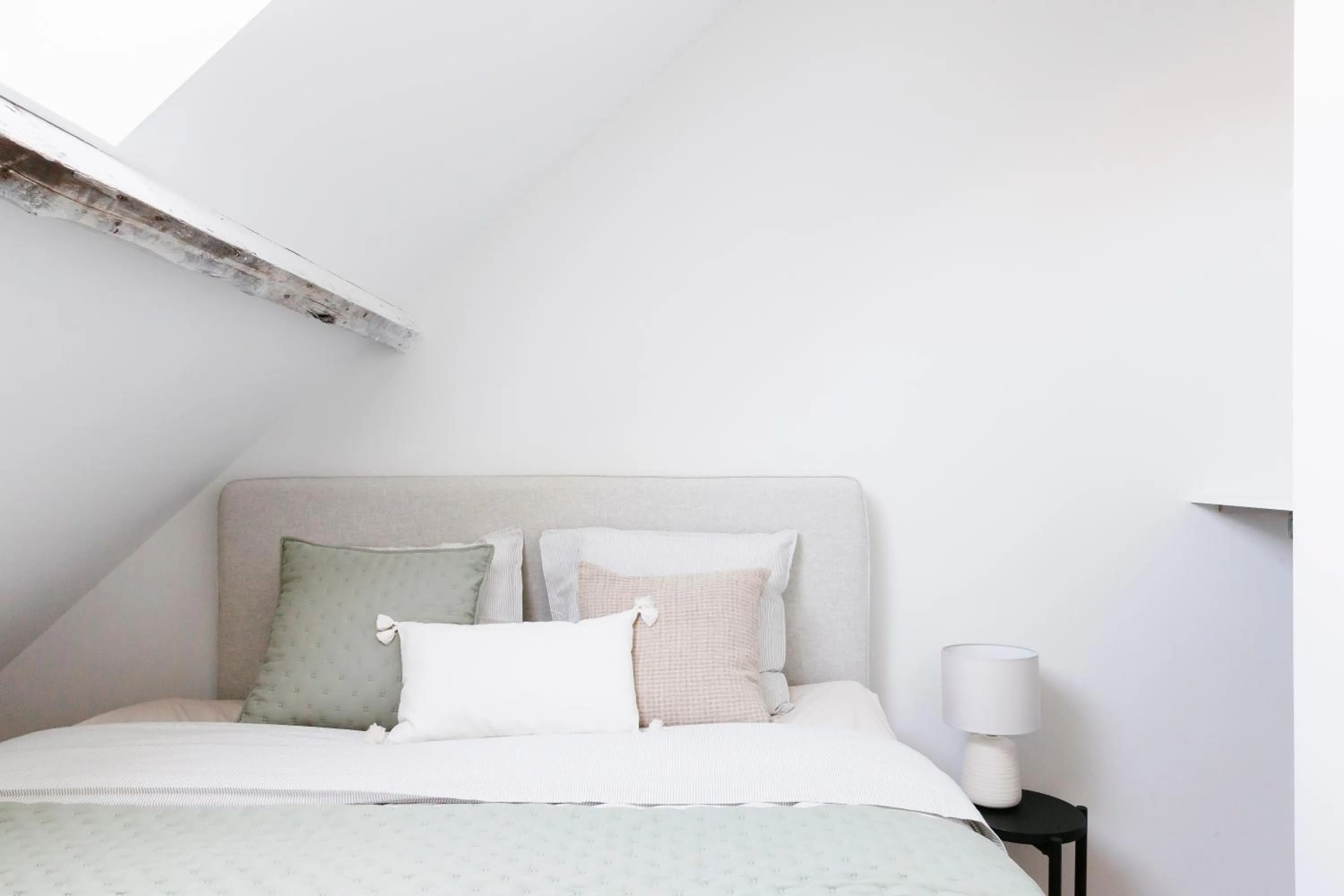 Bed in High-end flats at South area