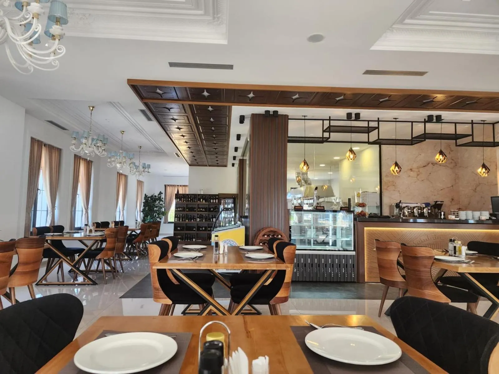 Restaurant/places to eat in Imperador Palace Hotel Restorant