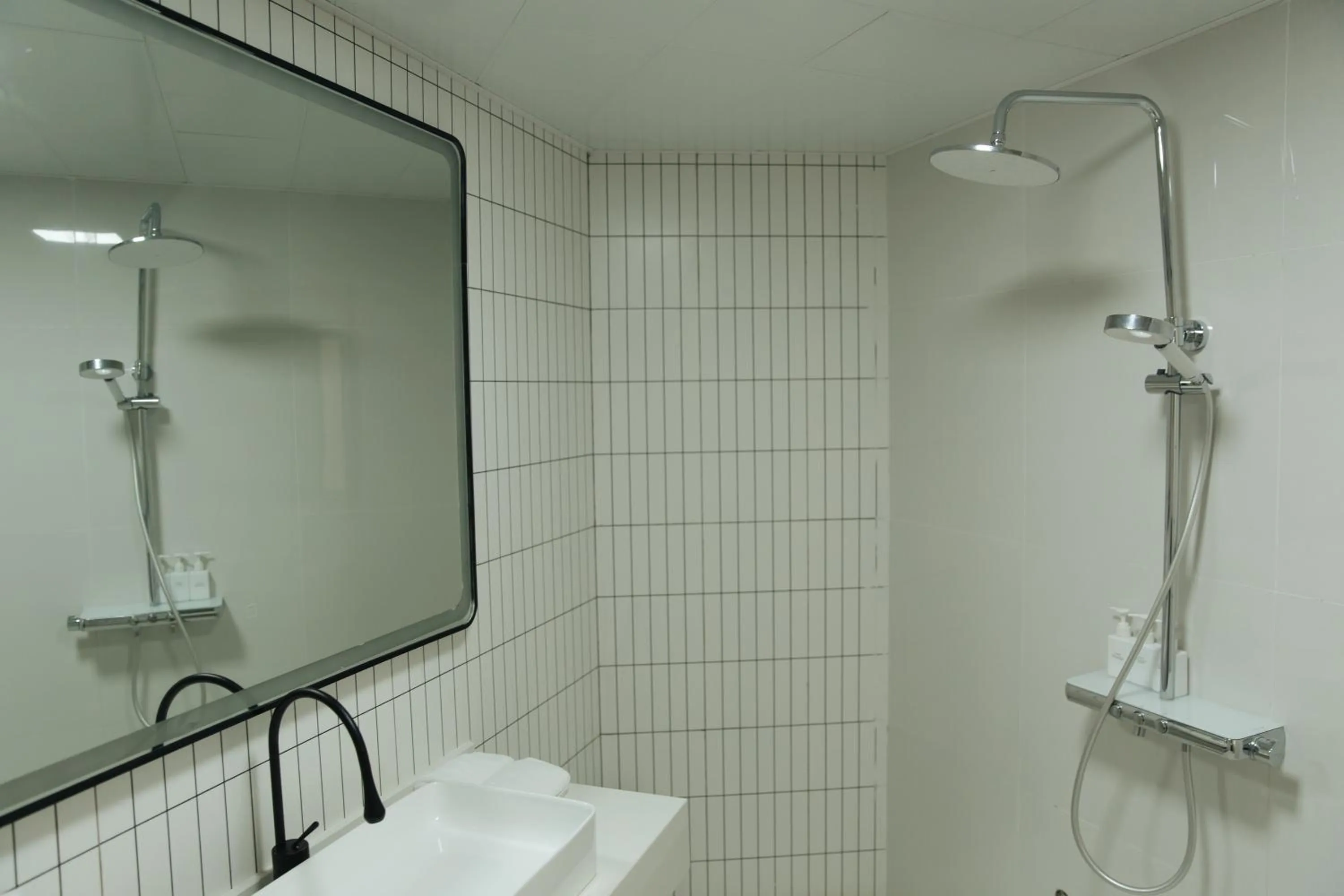 Shower in City Park Hotel