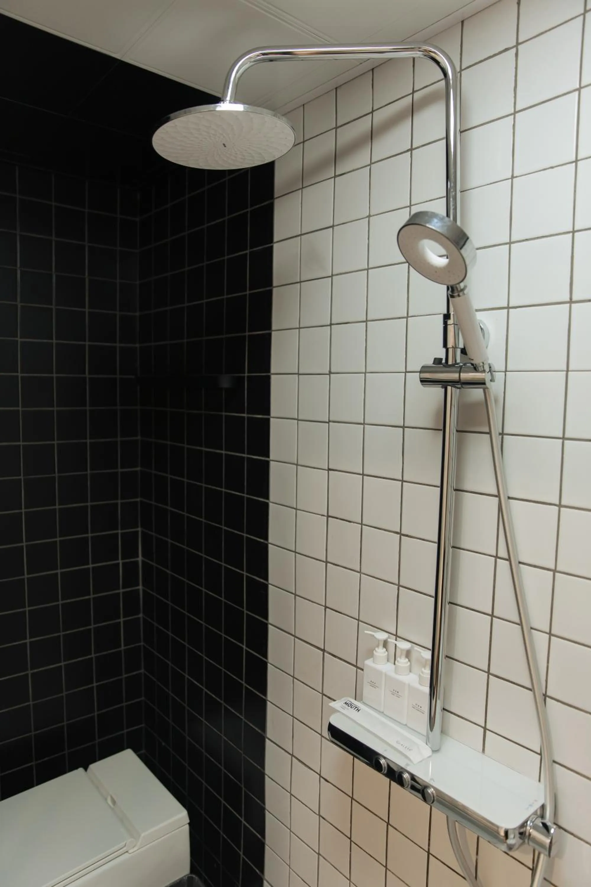 Shower in City Park Hotel