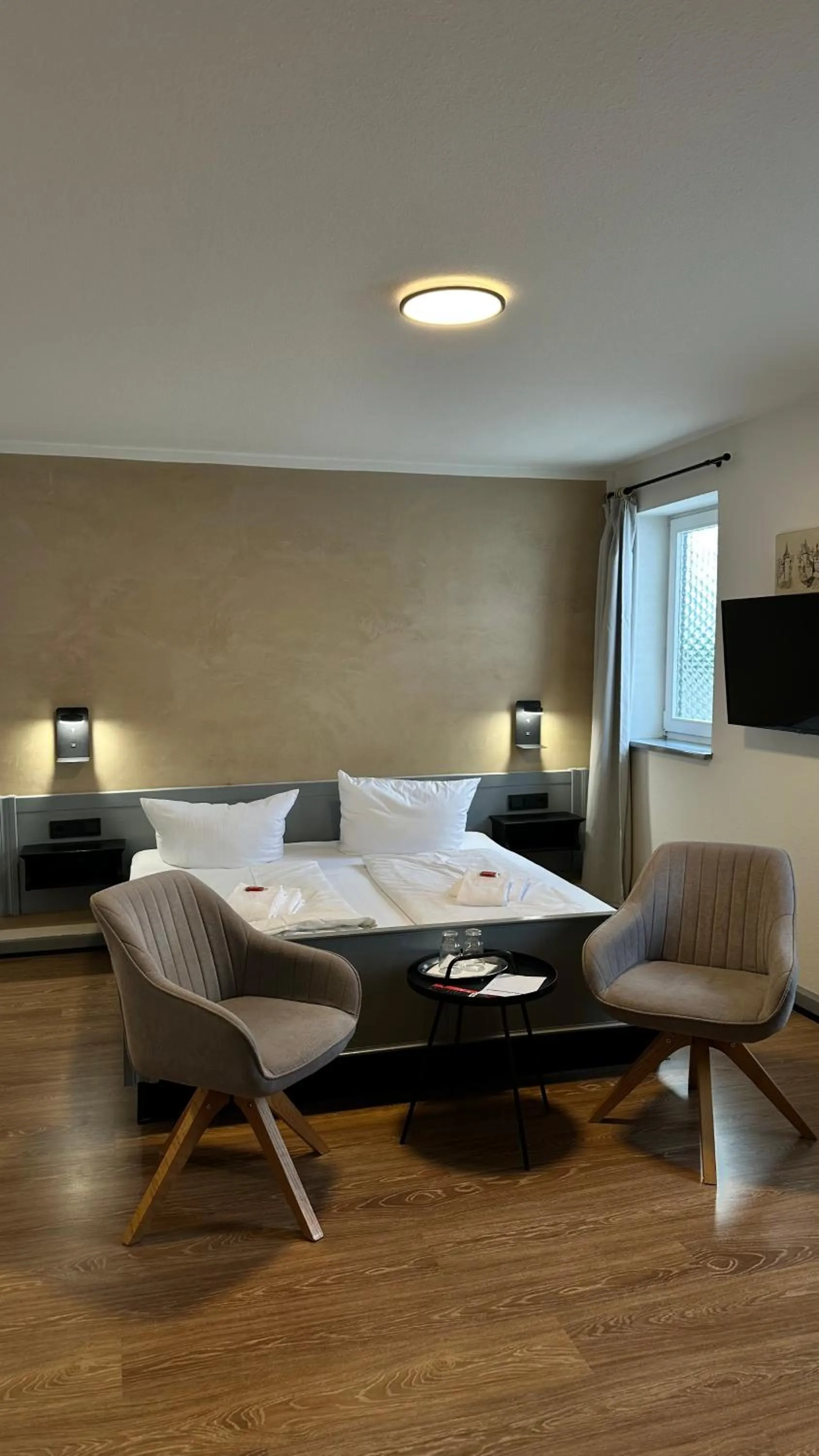 Photo of the whole room in Gasthof zum goldenen Schiff - Historisches Hotel mit Frühstück & Self-Check-in