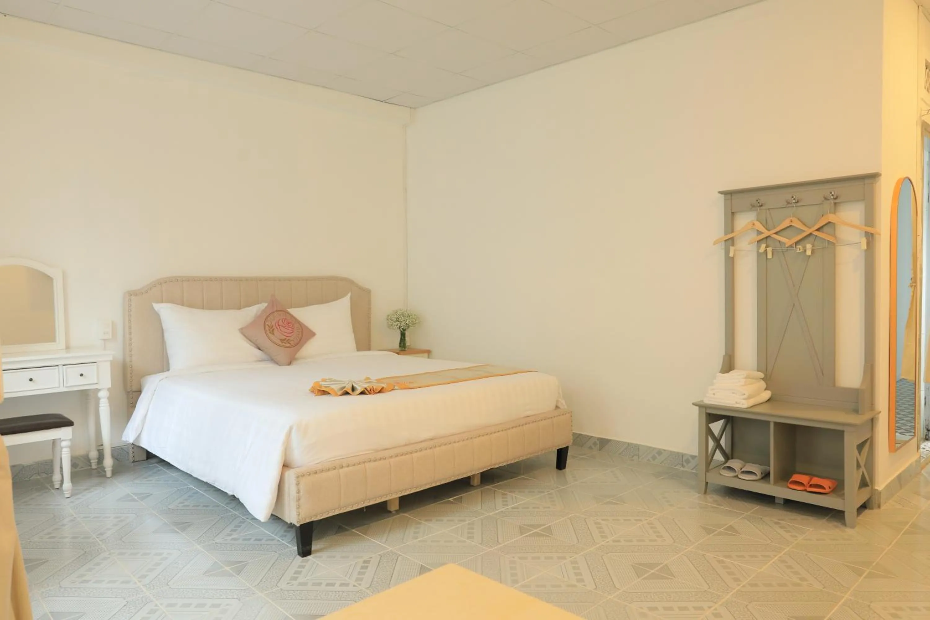 Photo of the whole room in LA VIE EN ROSE 2 Hotel