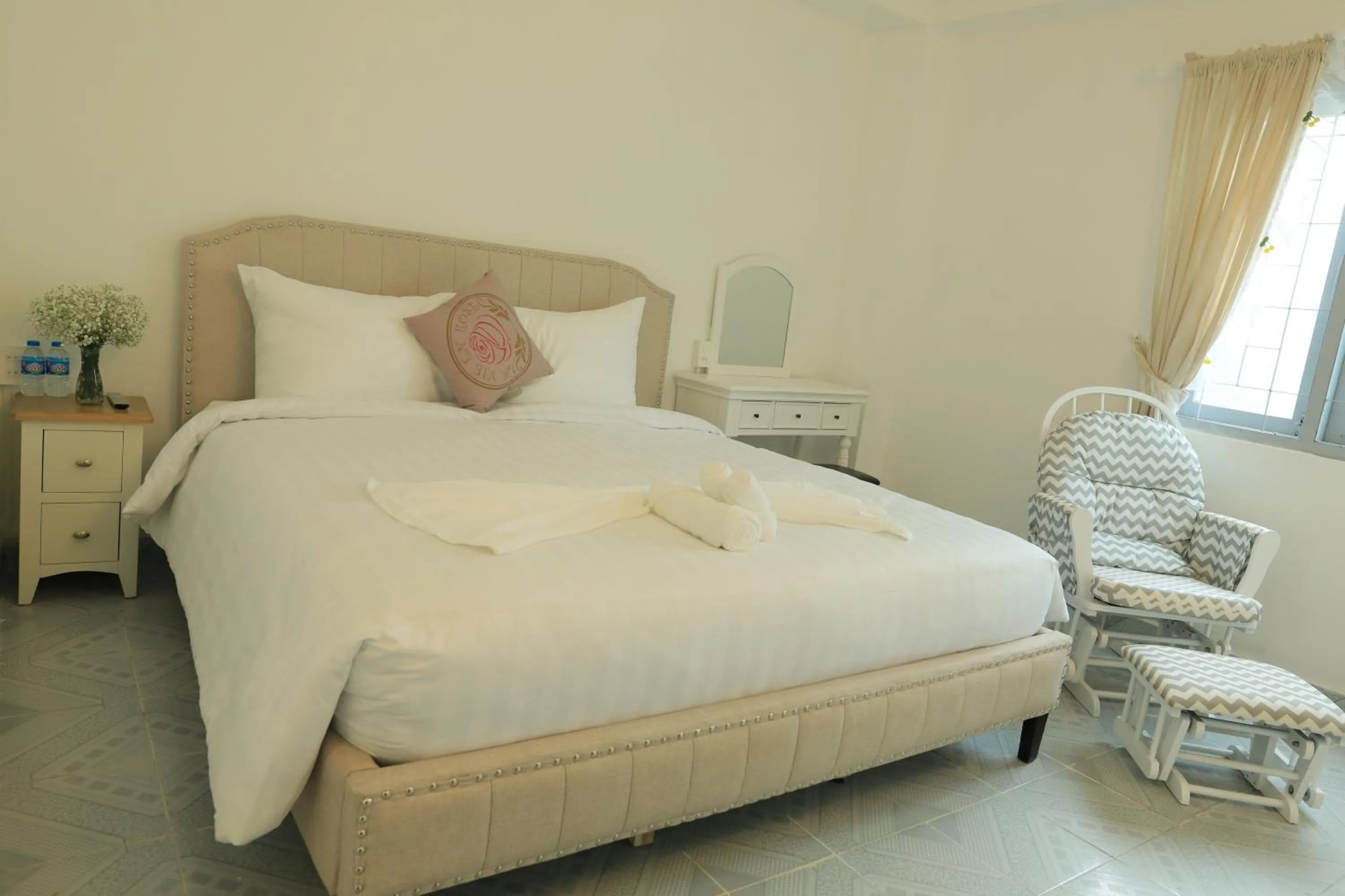 Bedroom in LA VIE EN ROSE 2 Hotel