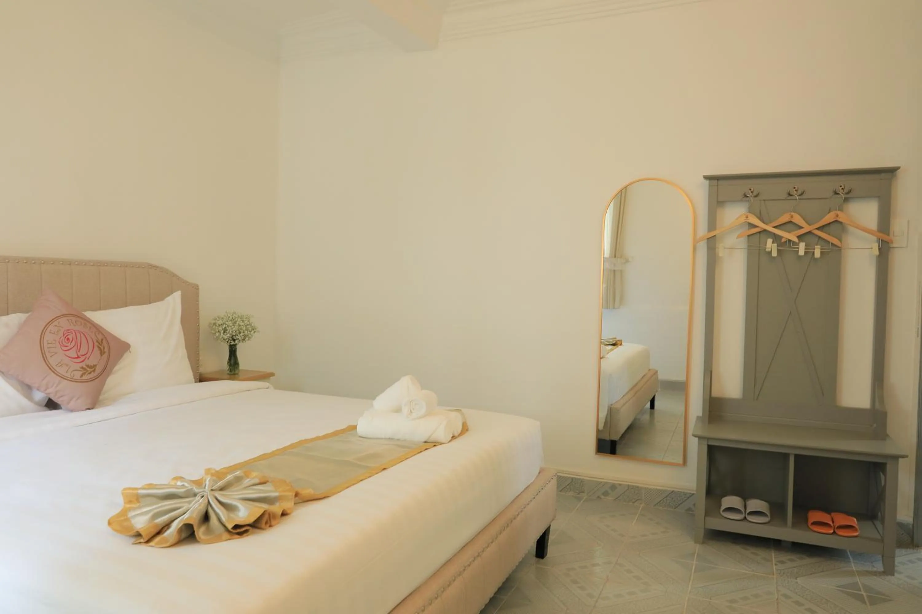 Photo of the whole room in LA VIE EN ROSE 2 Hotel