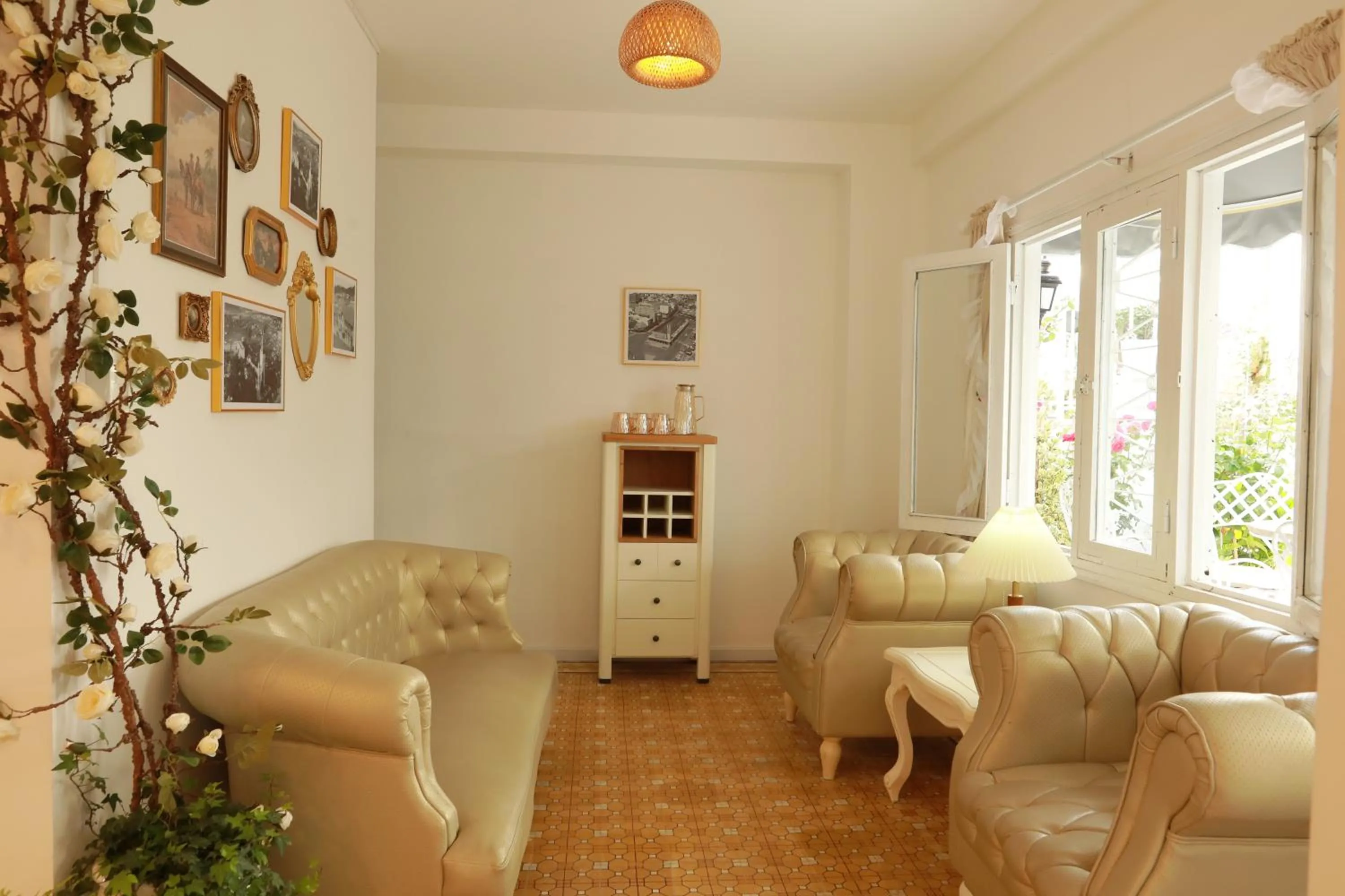 Property building in LA VIE EN ROSE 2 Hotel