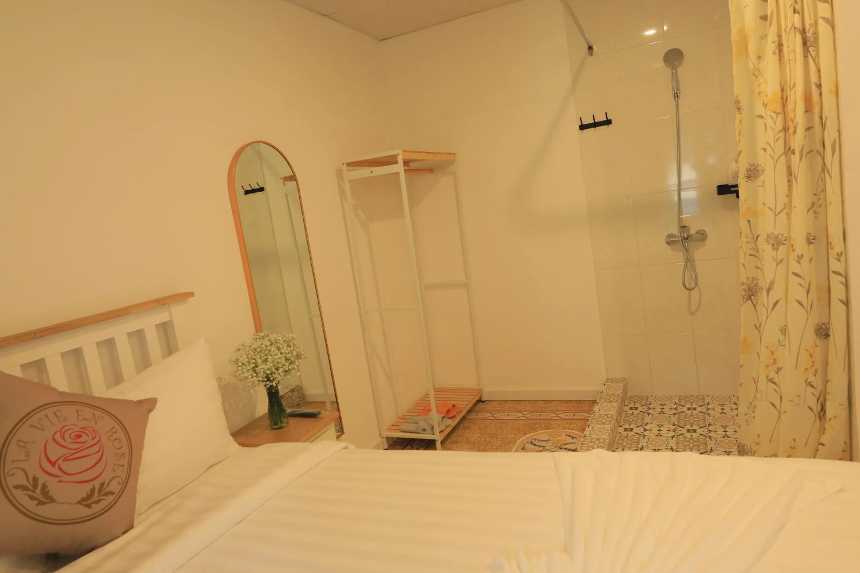 Bathroom in LA VIE EN ROSE 2 Hotel