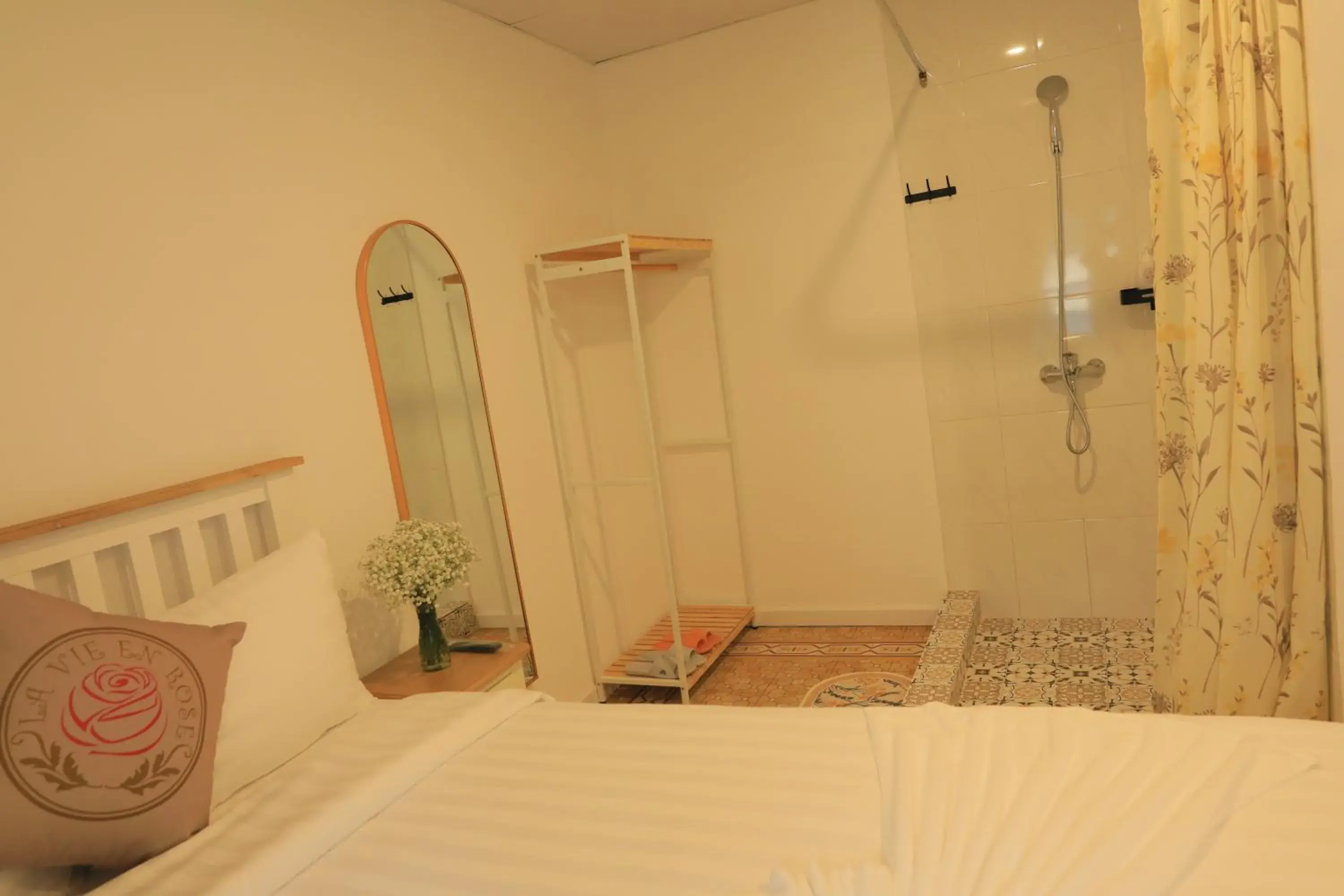 Standard Single Room in LA VIE EN ROSE 2 Hotel Standard Single Room in LA VIE EN ROSE 2 Hotel