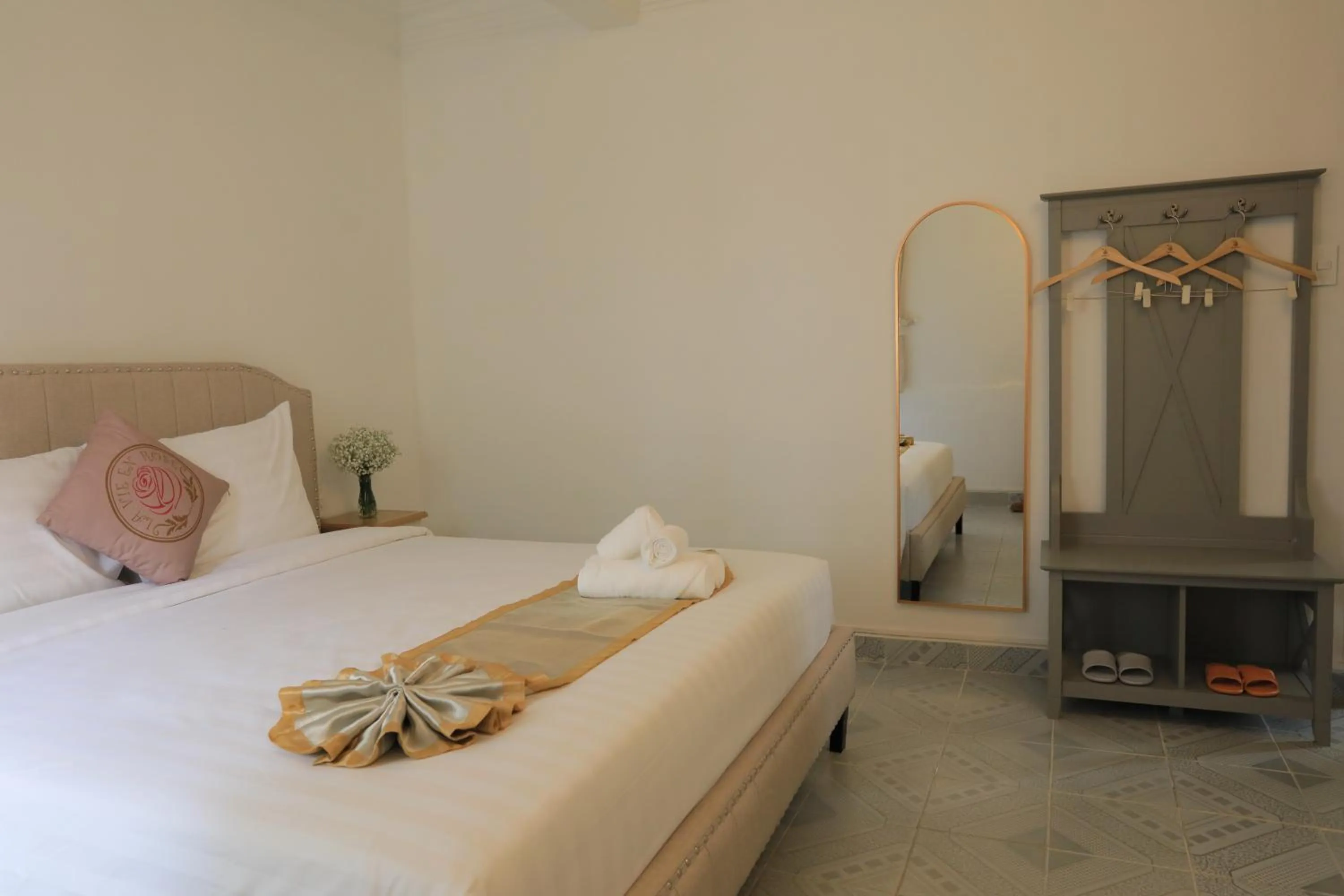 Bedroom in LA VIE EN ROSE 2 Hotel