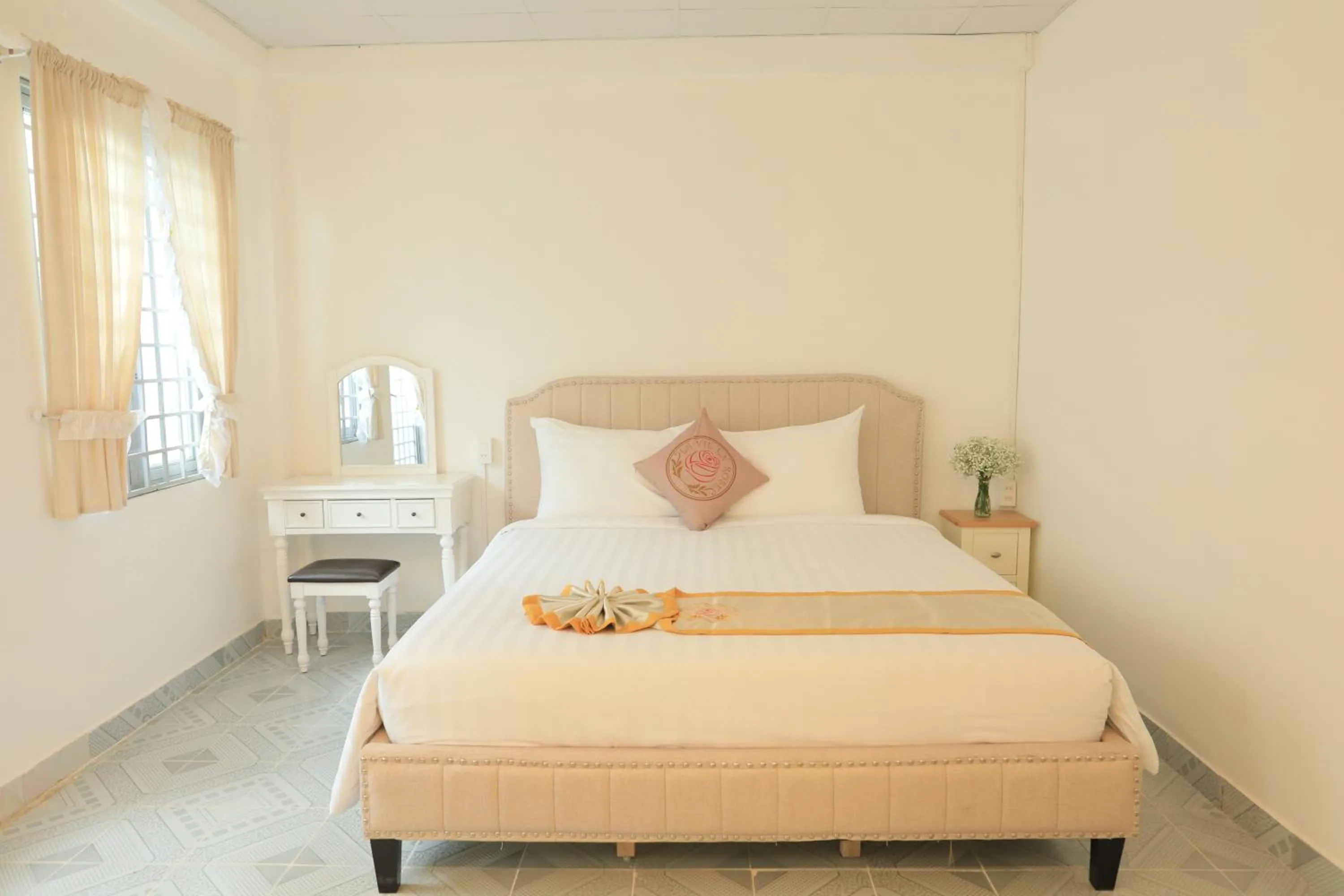 Photo of the whole room in LA VIE EN ROSE 2 Hotel