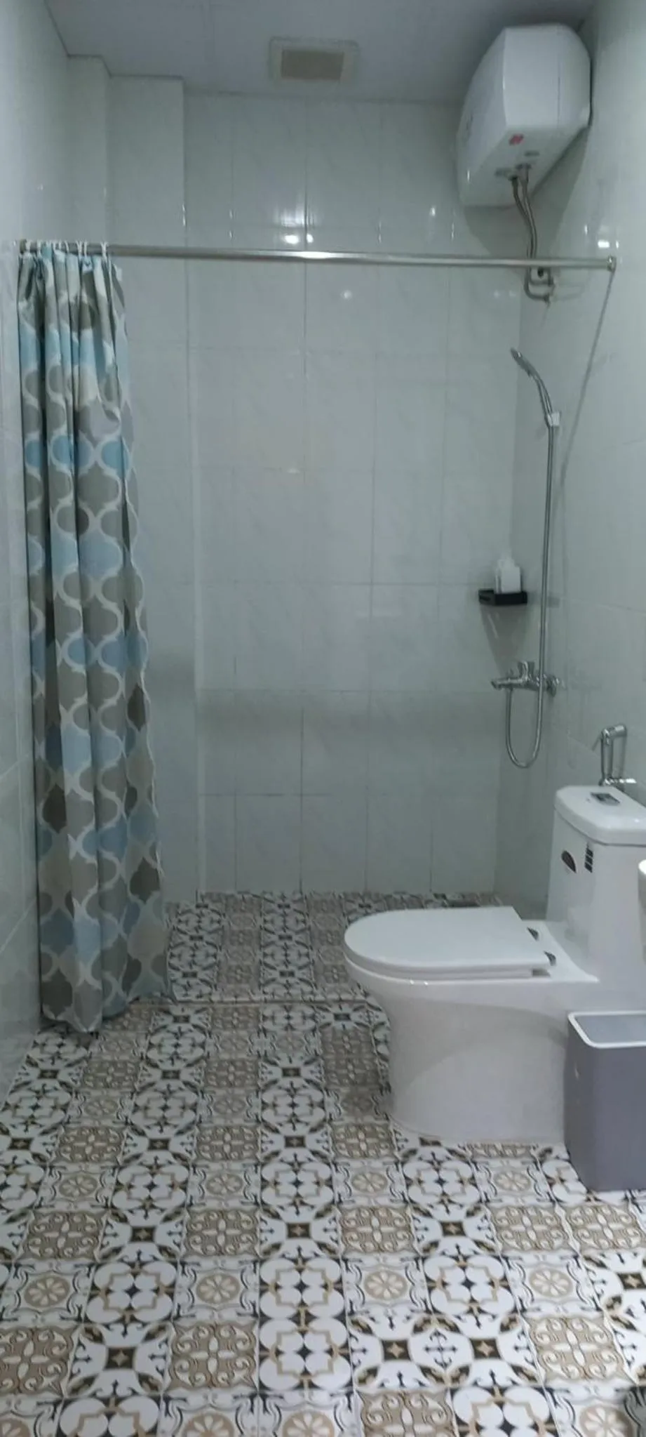 Shower in LA VIE EN ROSE 2 Hotel