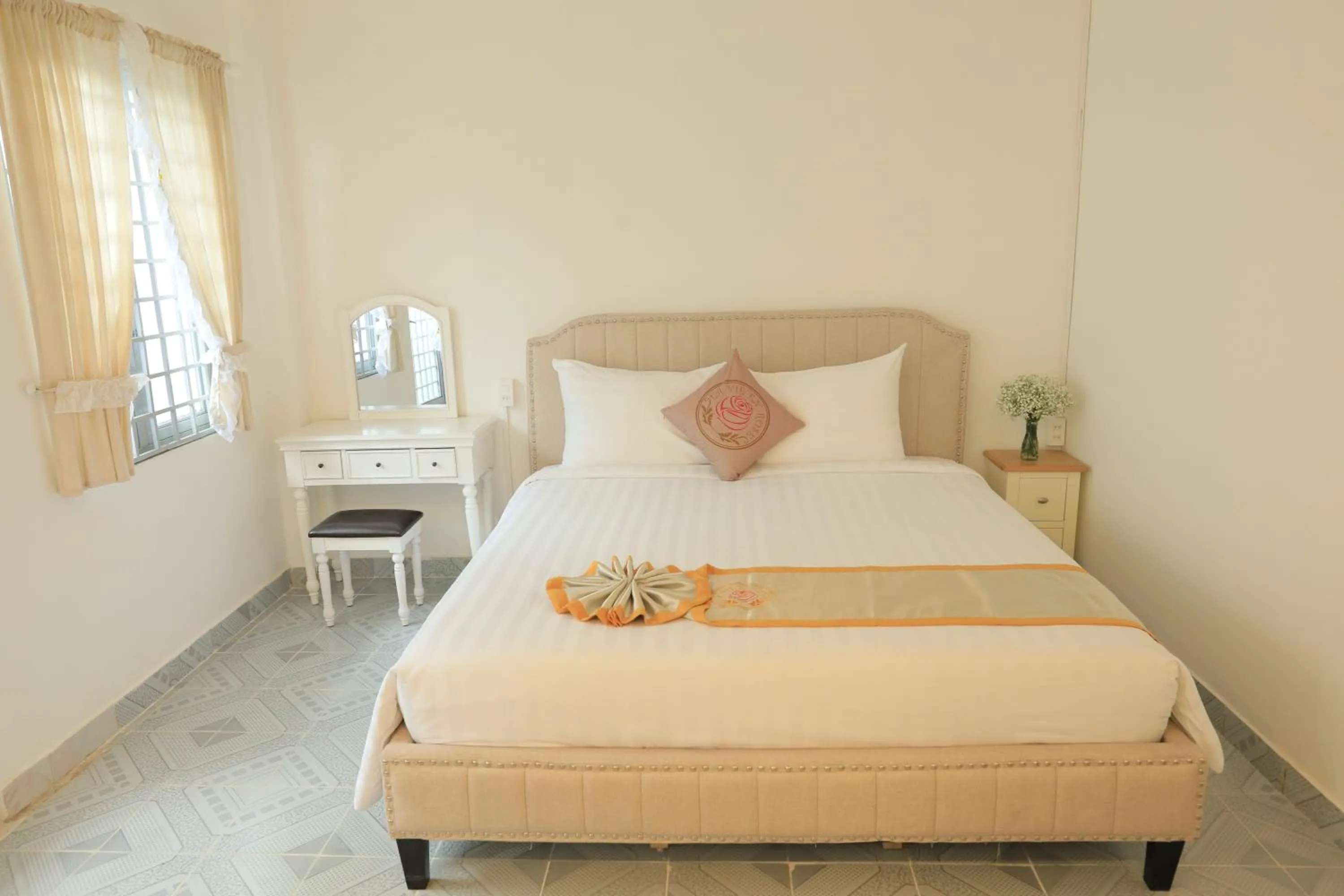 Photo of the whole room in LA VIE EN ROSE 2 Hotel