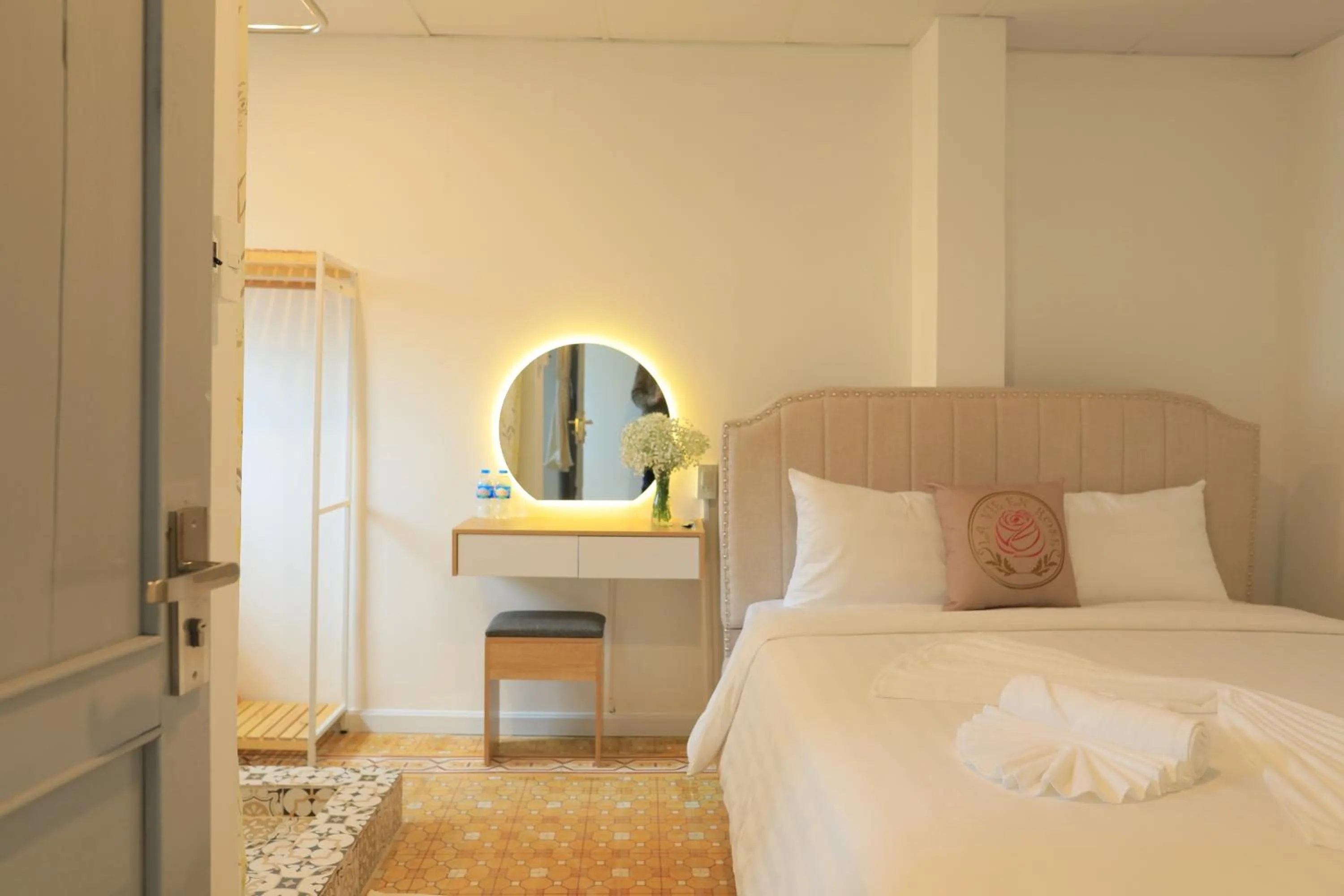 Bedroom in LA VIE EN ROSE 2 Hotel