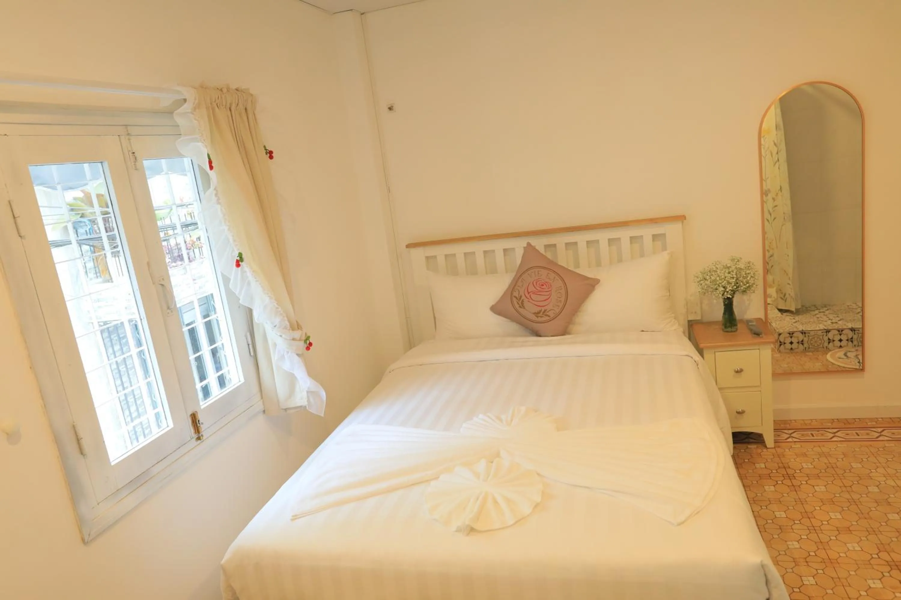 Bedroom in LA VIE EN ROSE 2 Hotel