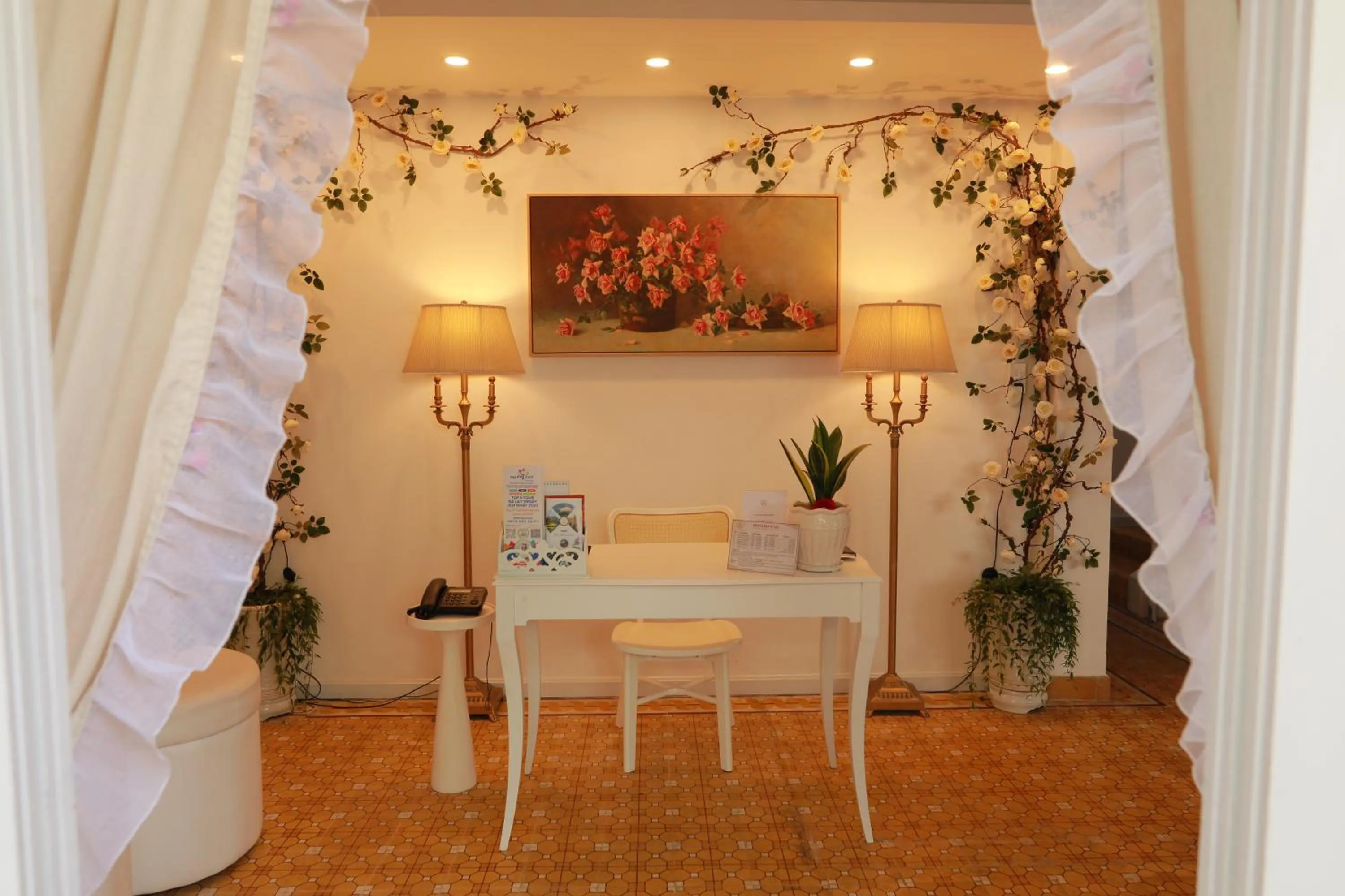 Property building in LA VIE EN ROSE 2 Hotel