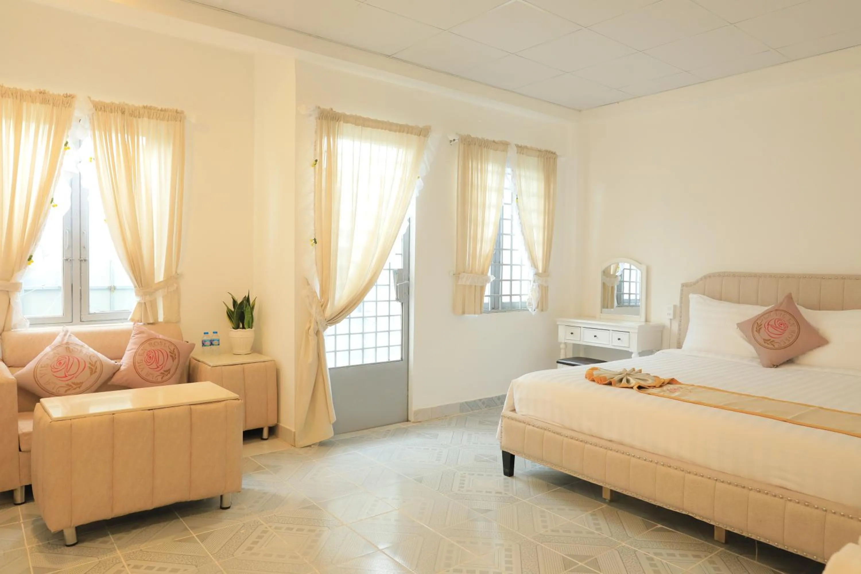 Photo of the whole room in LA VIE EN ROSE 2 Hotel