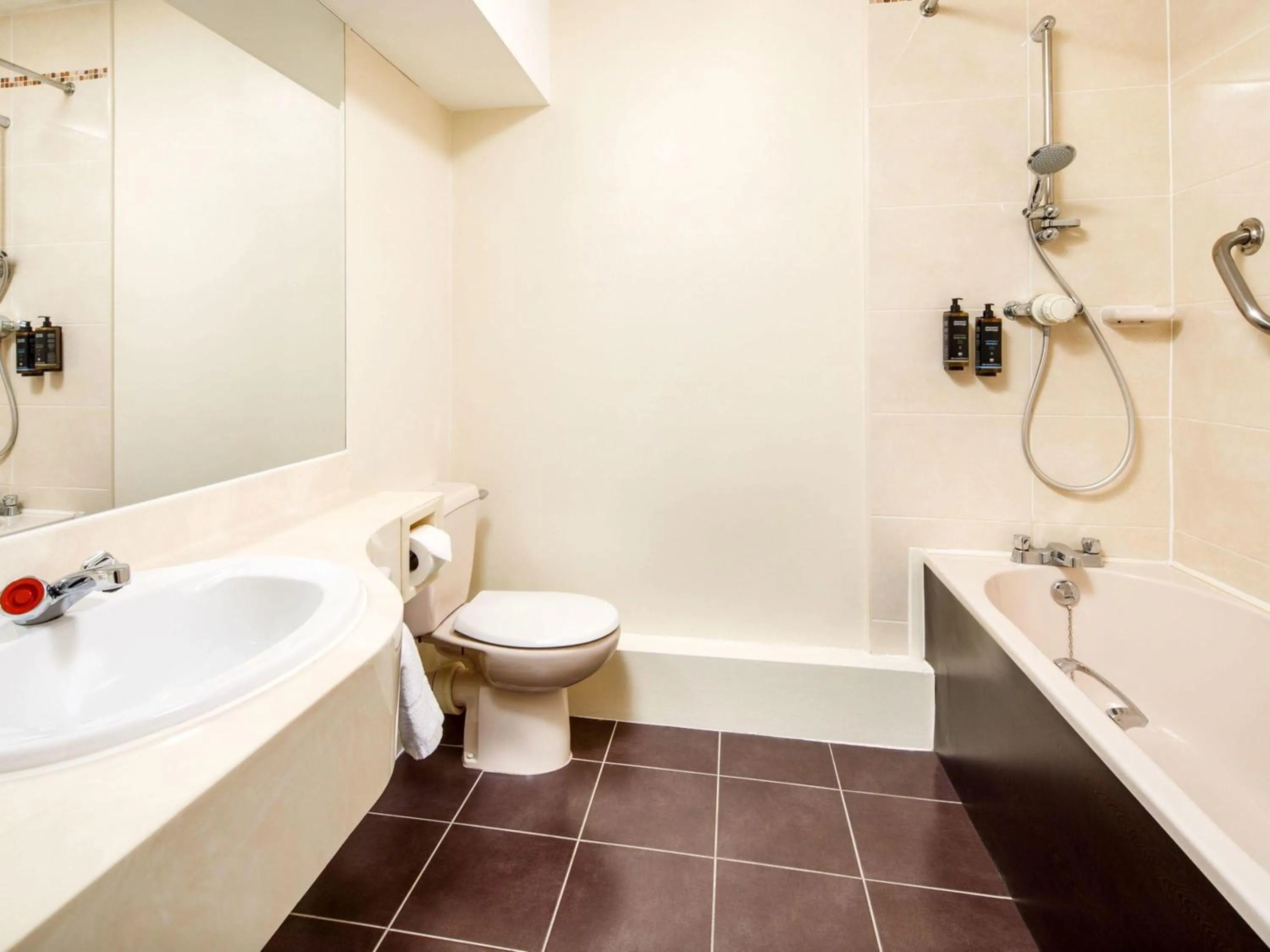 Bedroom in Mercure Bolton Georgian House Hotel